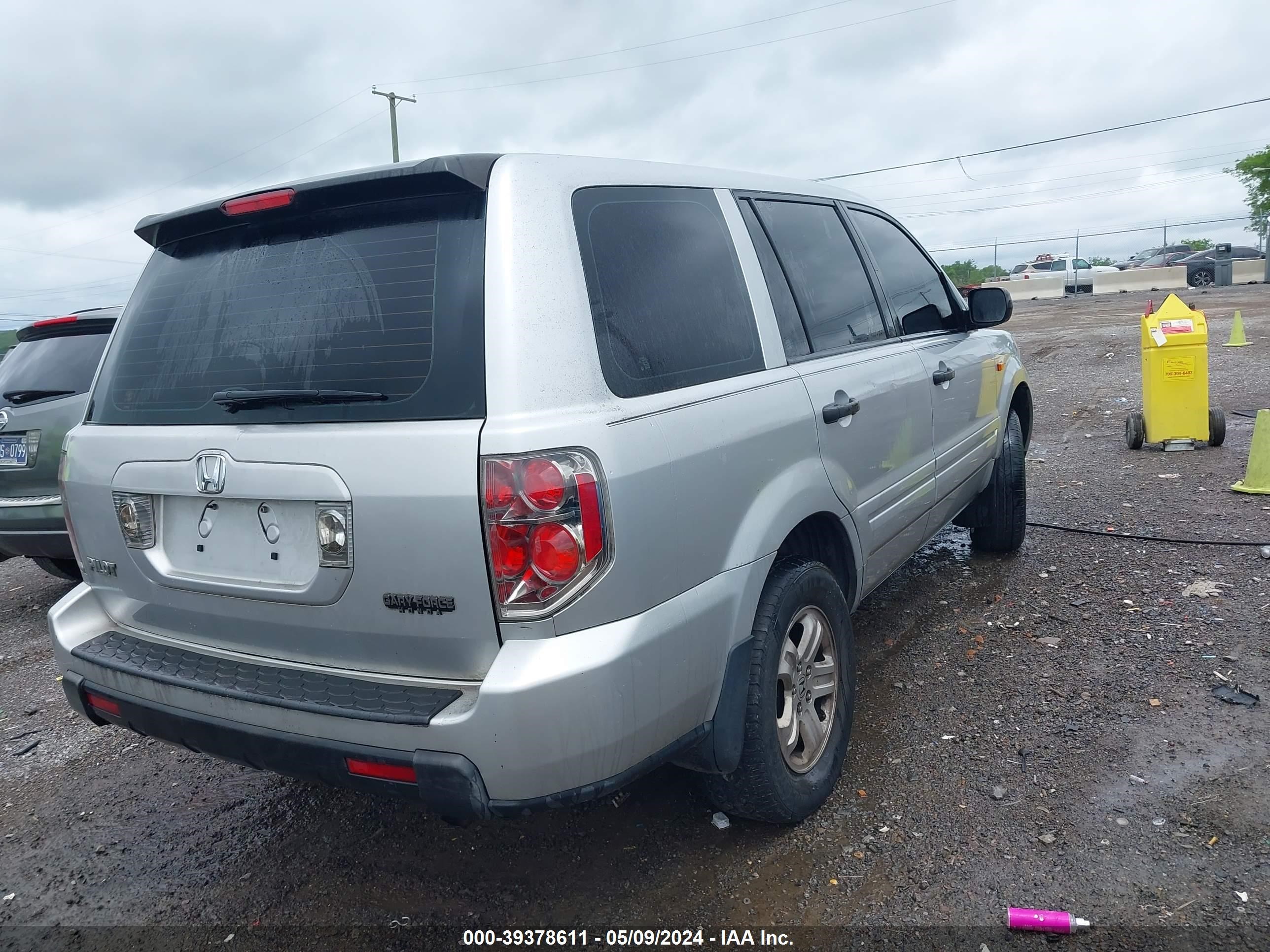 Photo 3 VIN: 5FNYF28126B007911 - HONDA PILOT 