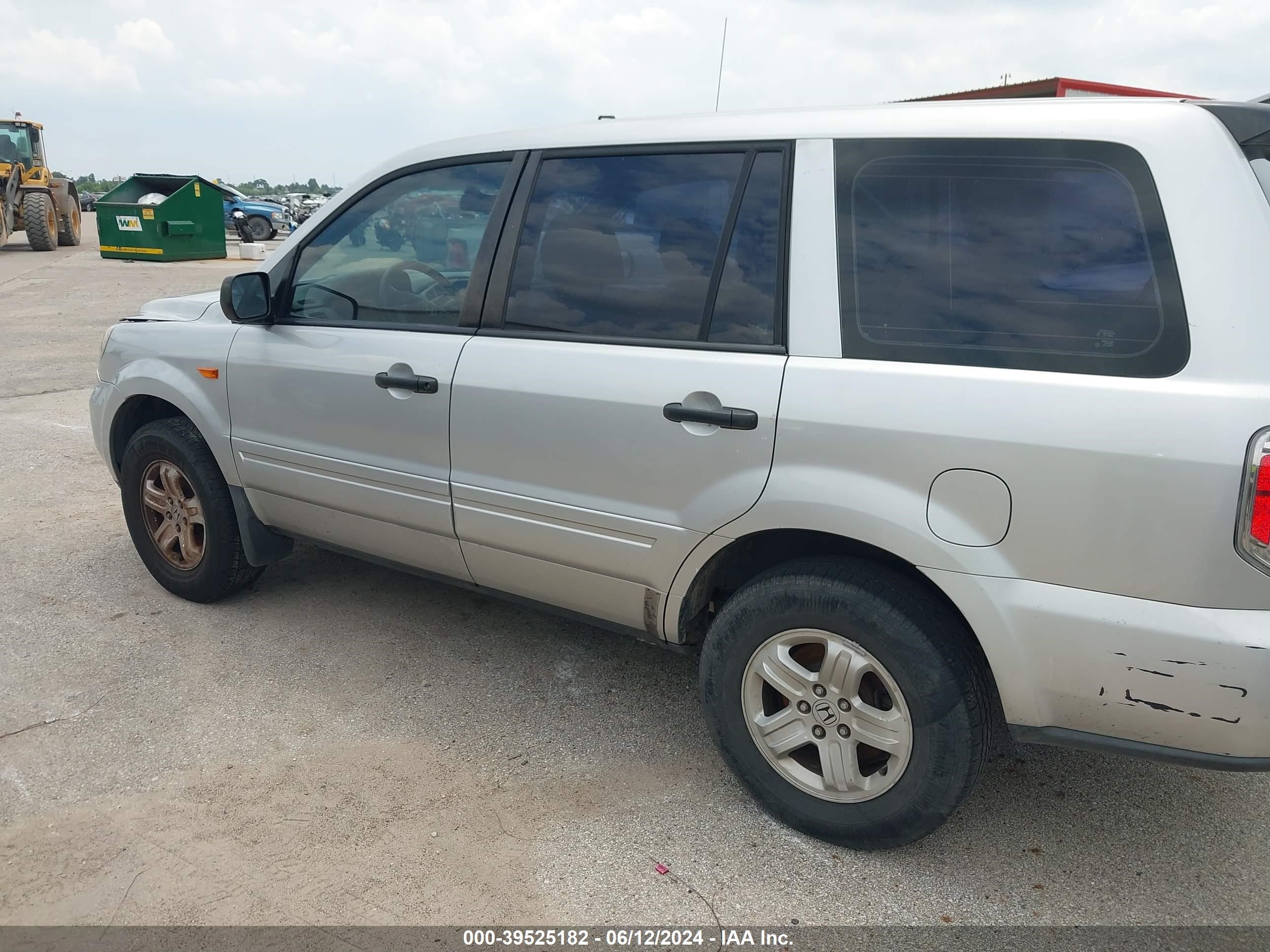 Photo 2 VIN: 5FNYF28126B020142 - HONDA PILOT 