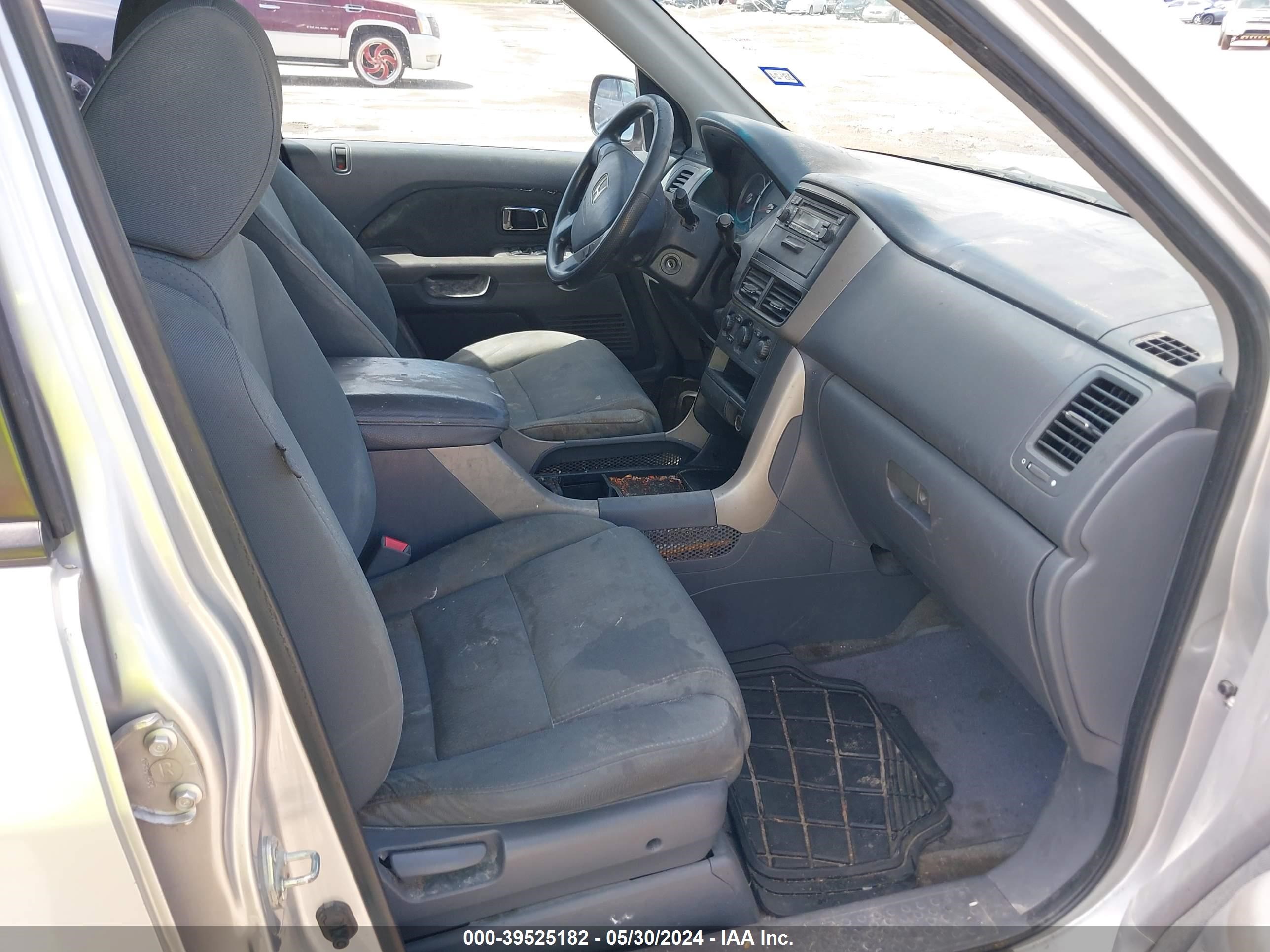 Photo 4 VIN: 5FNYF28126B020142 - HONDA PILOT 