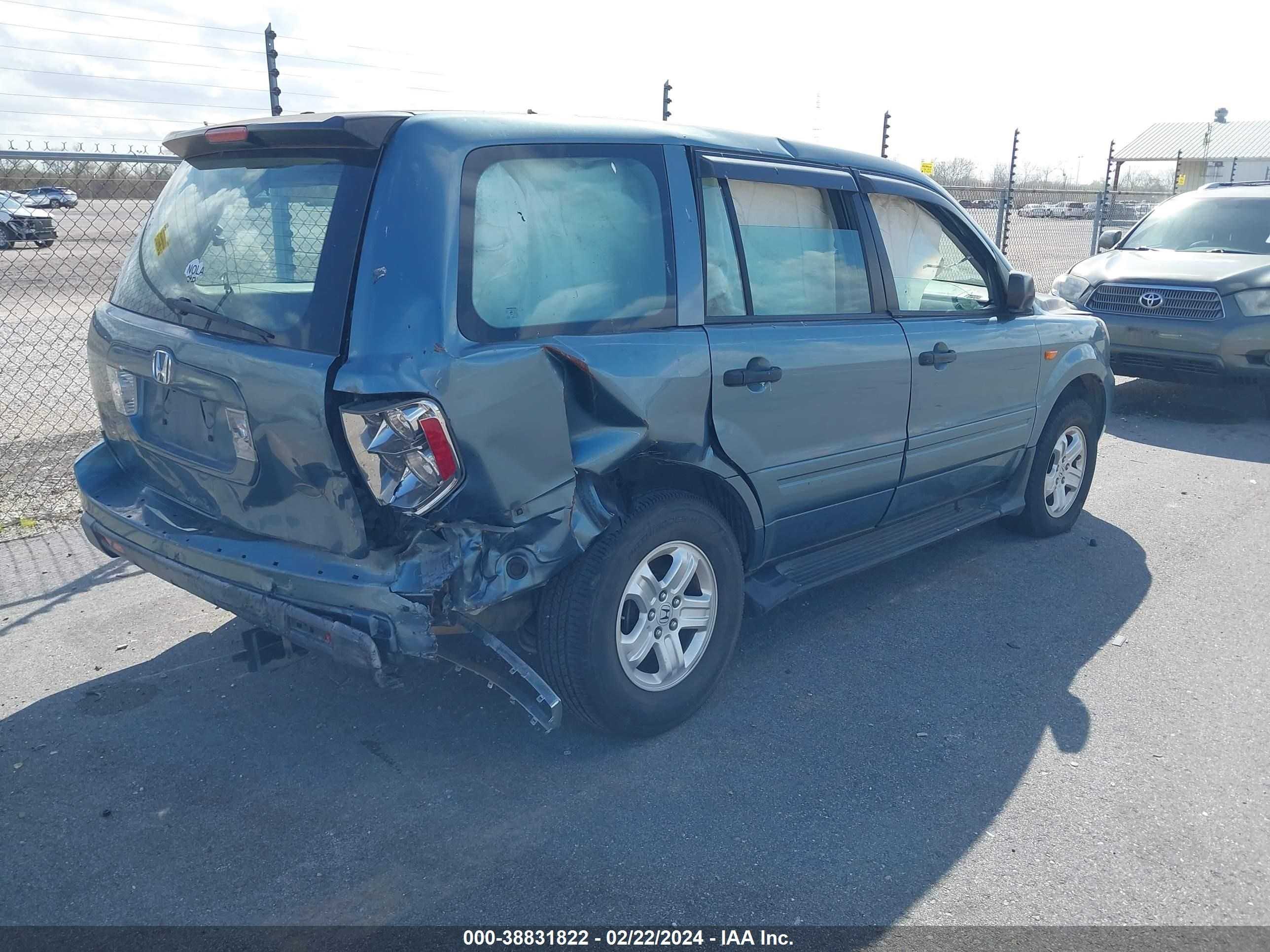 Photo 3 VIN: 5FNYF28126B037801 - HONDA PILOT 