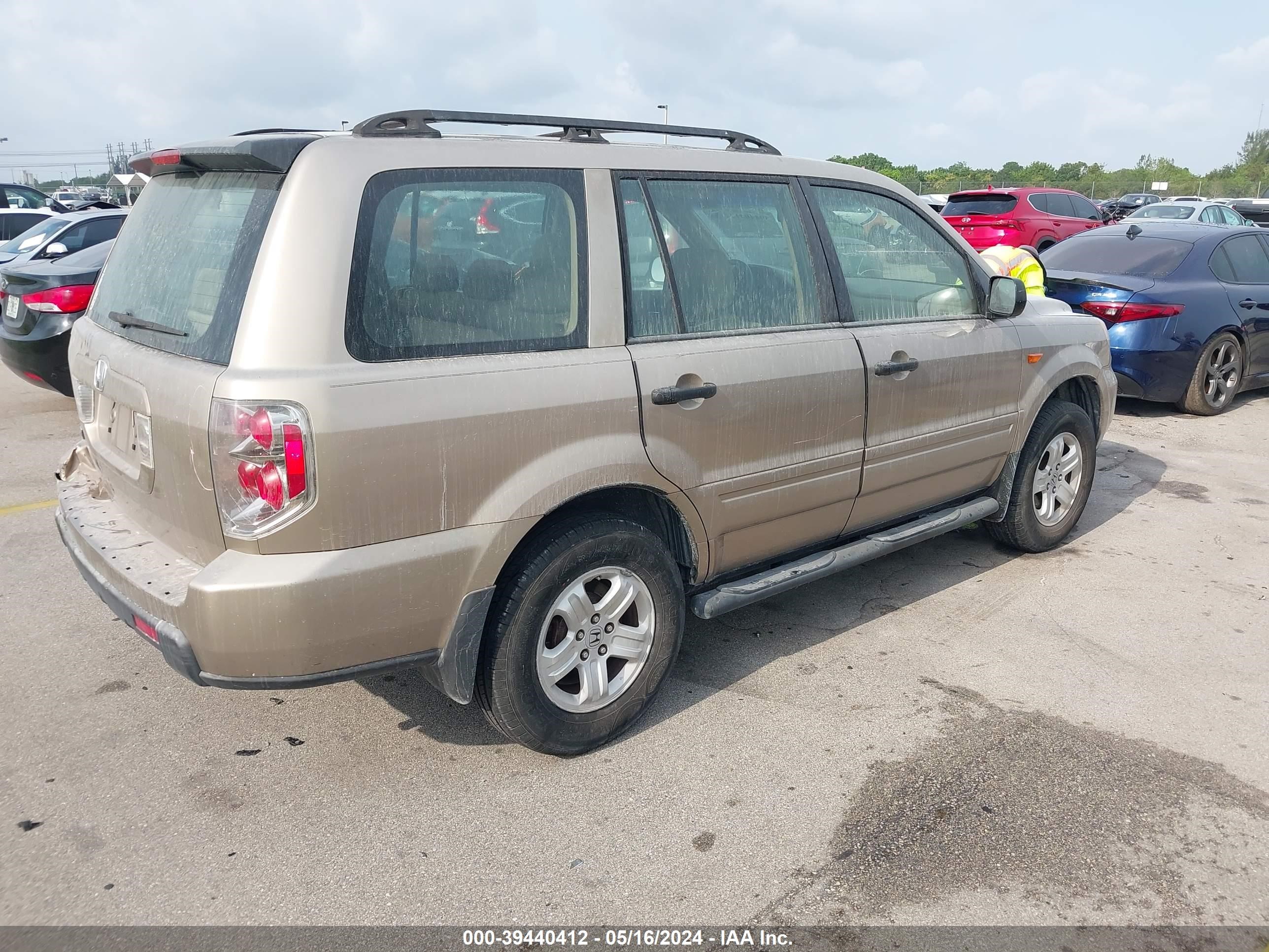 Photo 3 VIN: 5FNYF28126B042819 - HONDA PILOT 