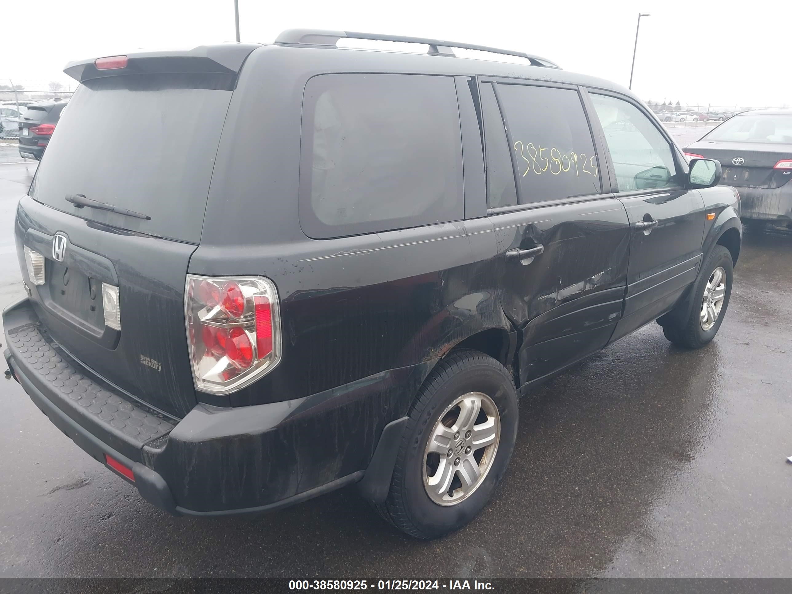 Photo 3 VIN: 5FNYF28208B020250 - HONDA PILOT 