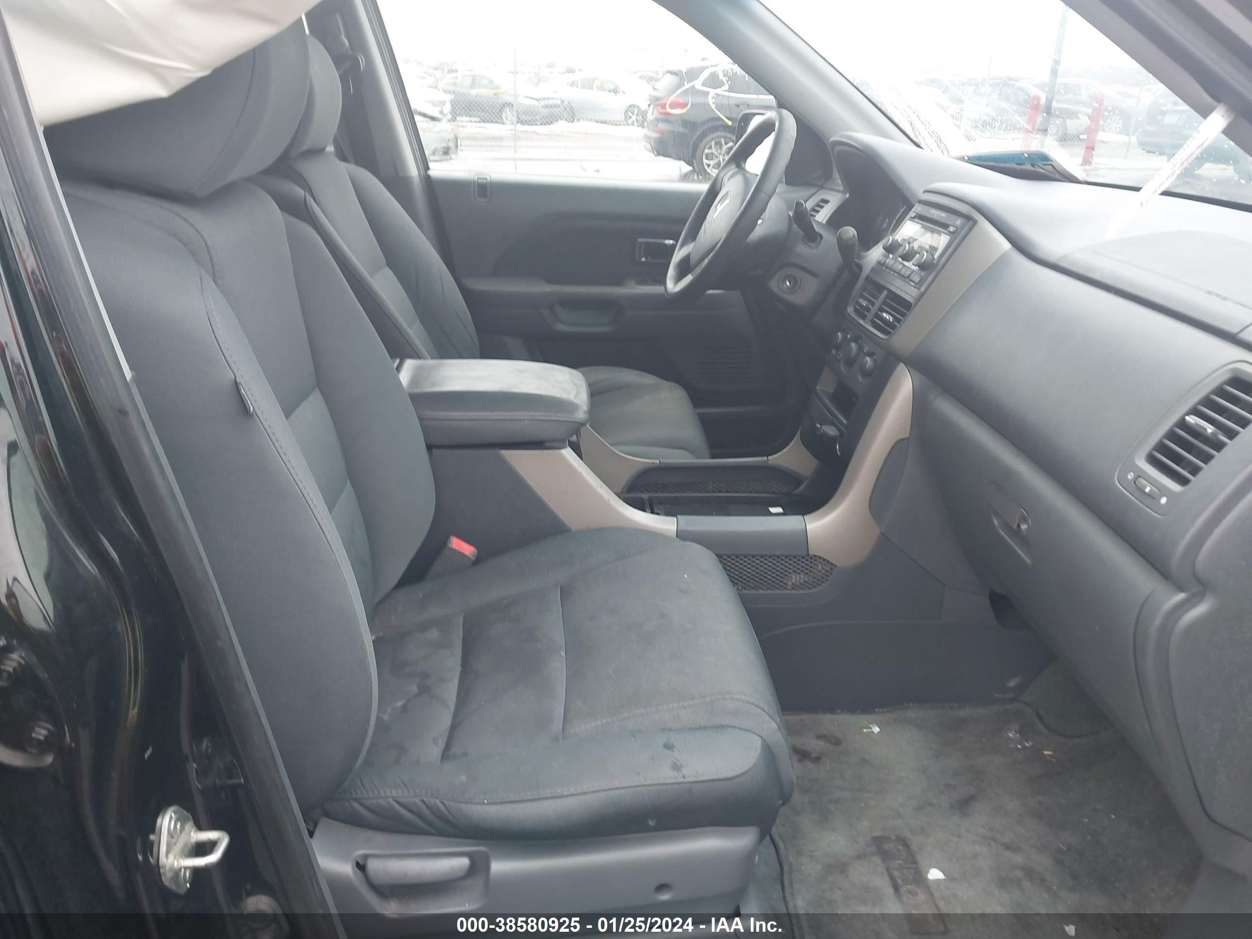 Photo 4 VIN: 5FNYF28208B020250 - HONDA PILOT 