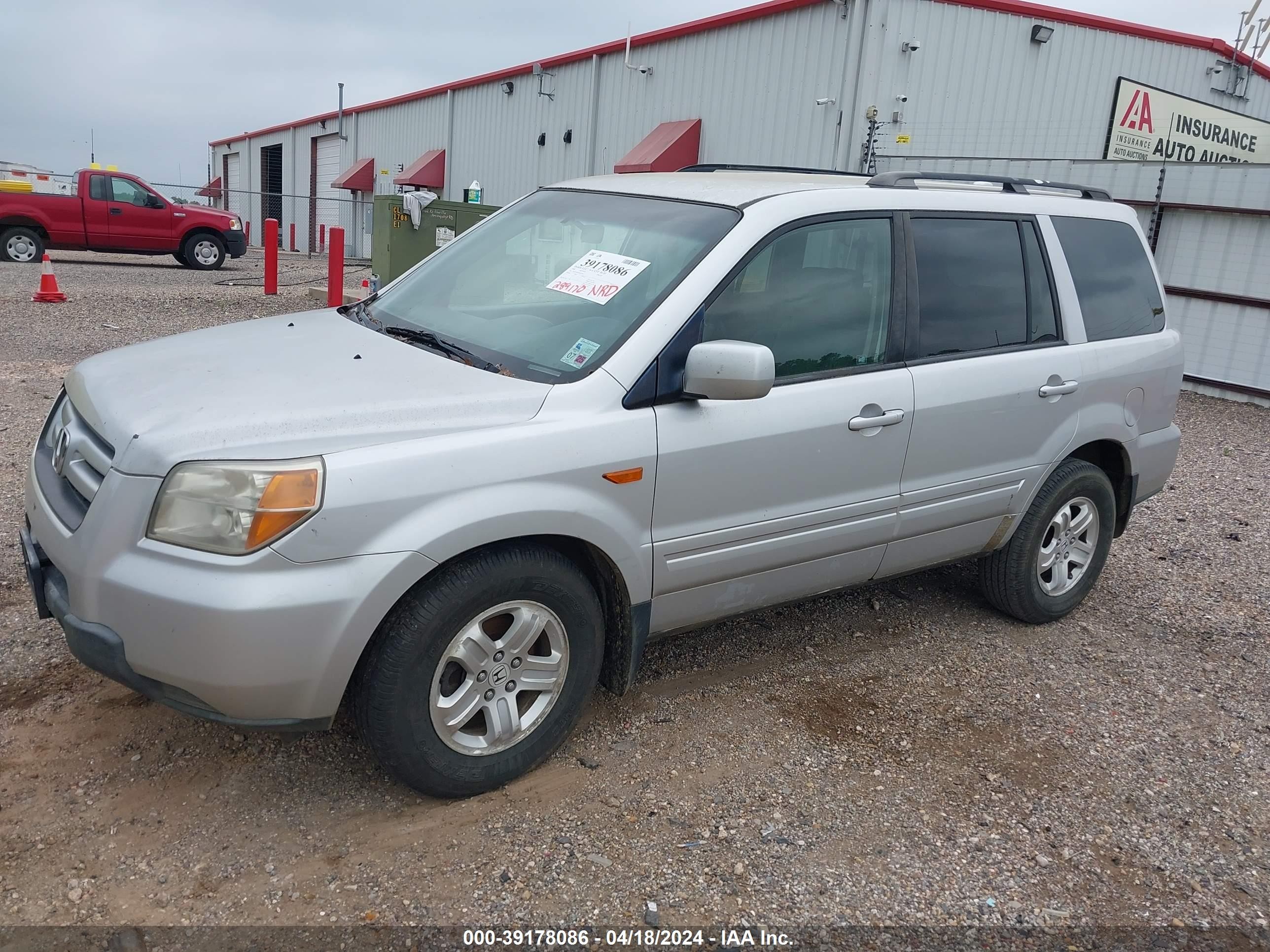 Photo 1 VIN: 5FNYF28268B025260 - HONDA PILOT 