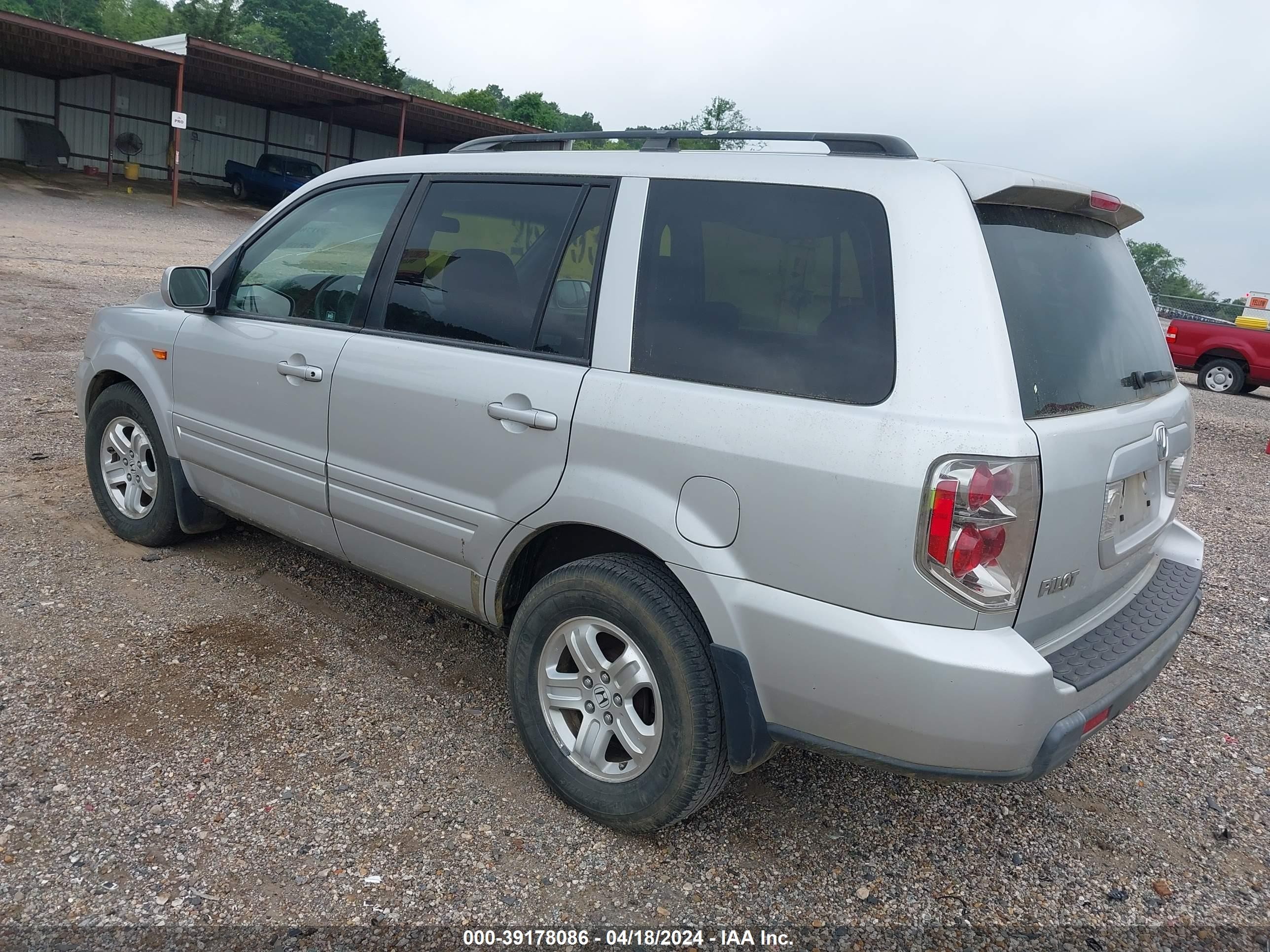 Photo 2 VIN: 5FNYF28268B025260 - HONDA PILOT 