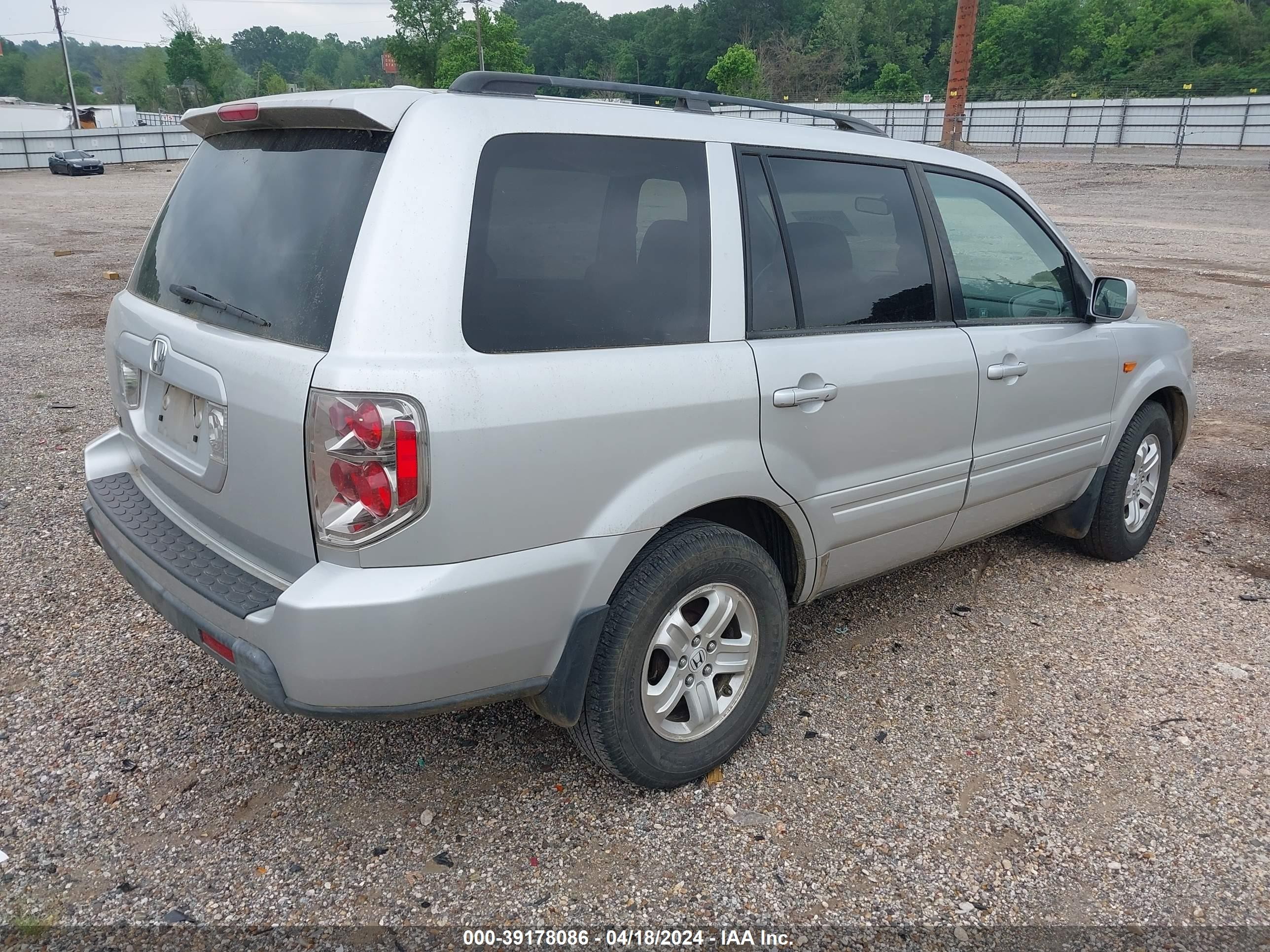 Photo 3 VIN: 5FNYF28268B025260 - HONDA PILOT 