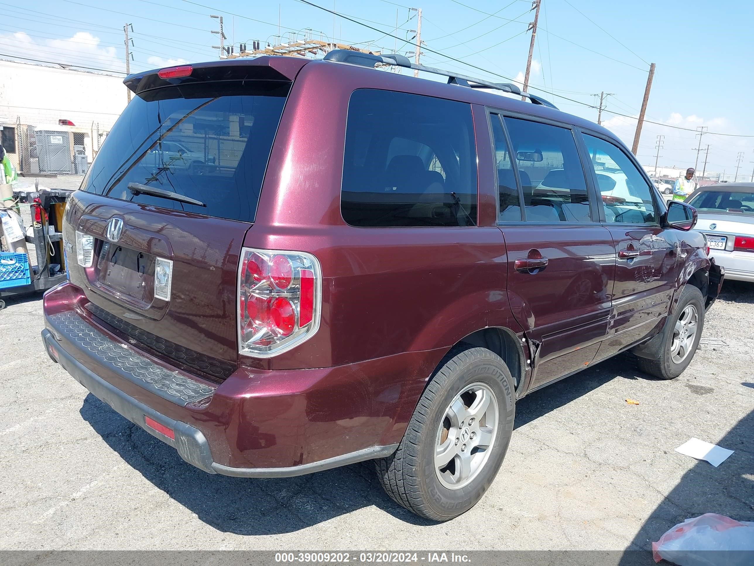 Photo 3 VIN: 5FNYF28308B019897 - HONDA PILOT 