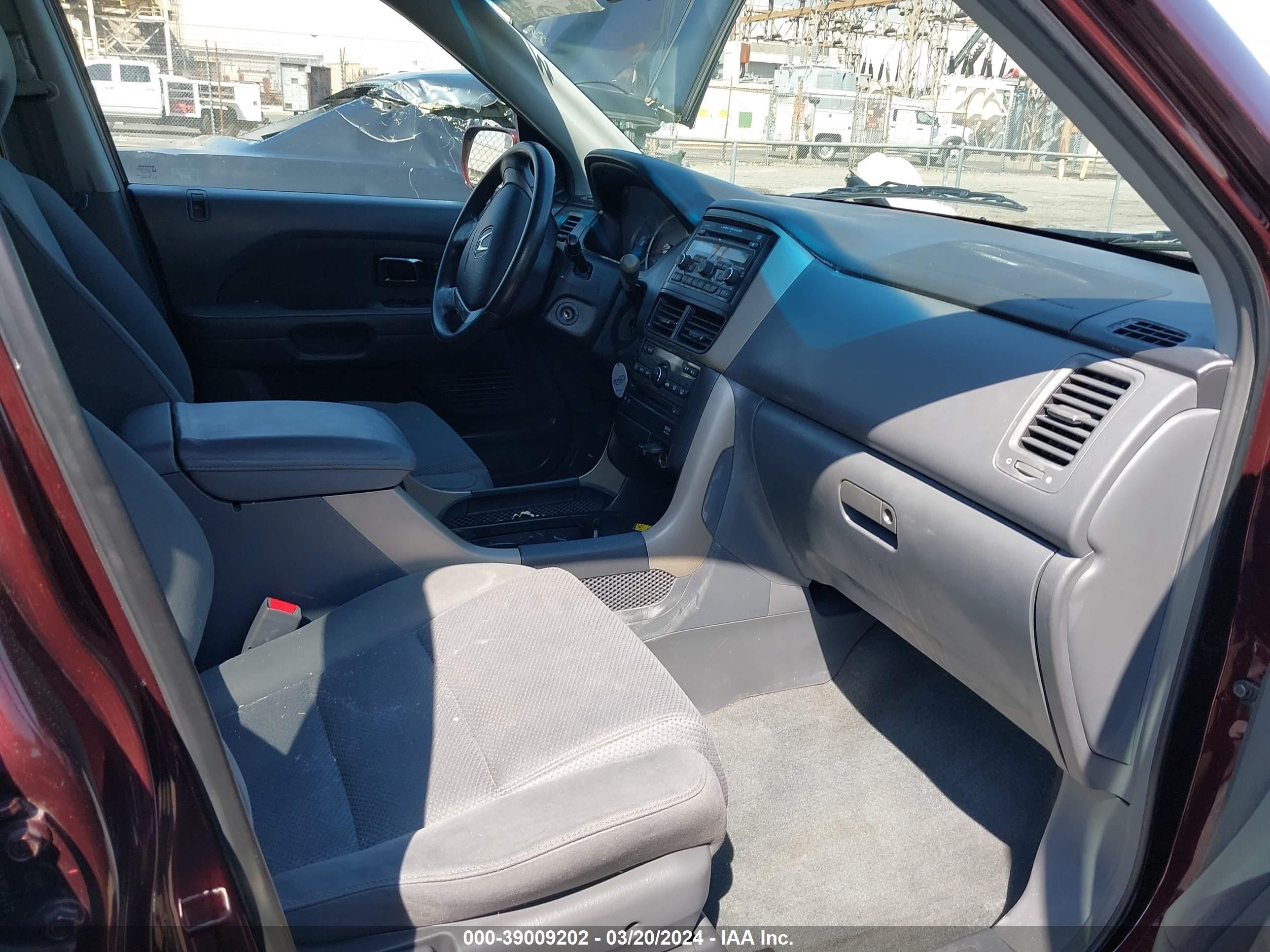 Photo 4 VIN: 5FNYF28308B019897 - HONDA PILOT 