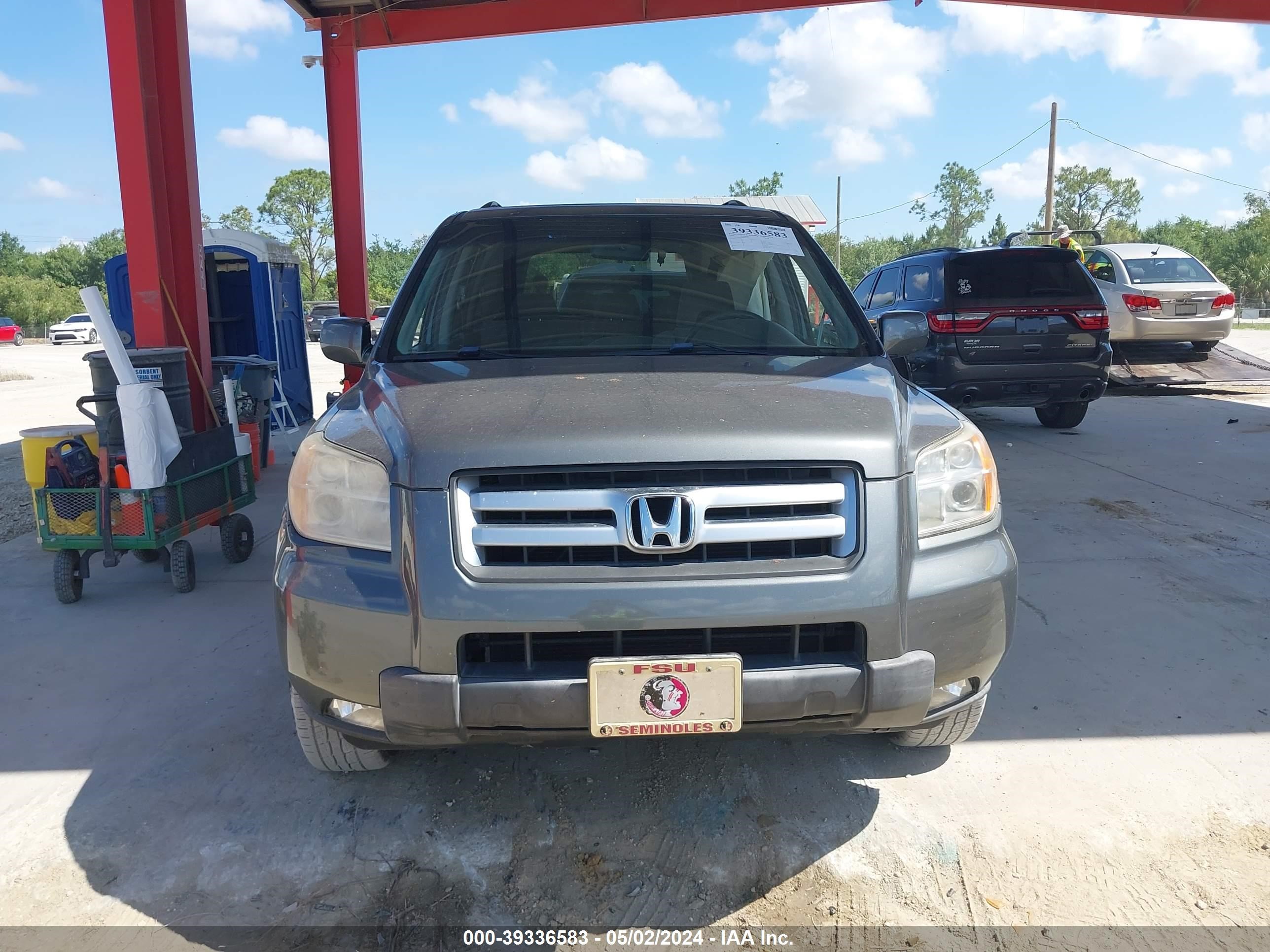 Photo 11 VIN: 5FNYF28348B027100 - HONDA PILOT 