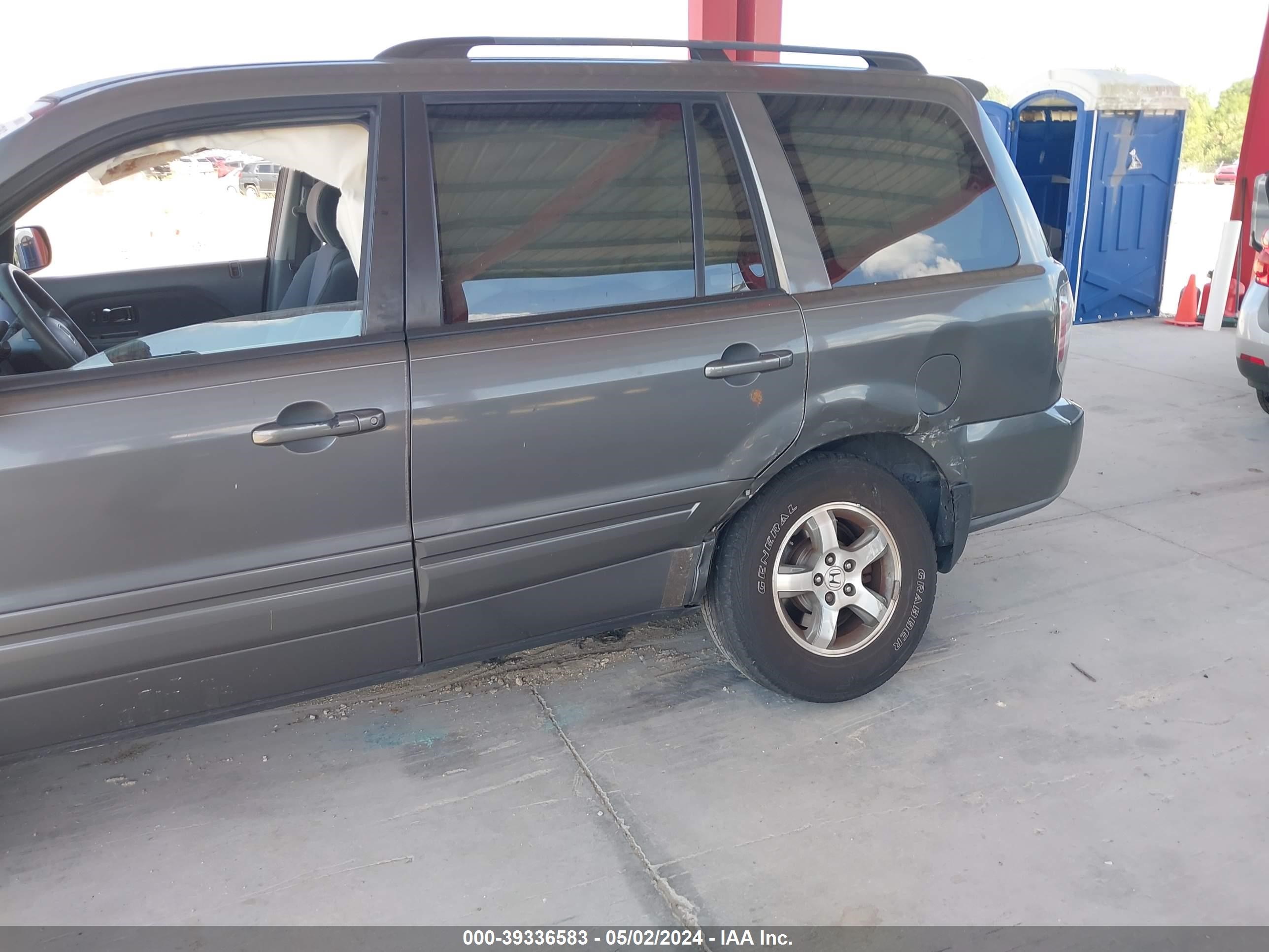 Photo 5 VIN: 5FNYF28348B027100 - HONDA PILOT 