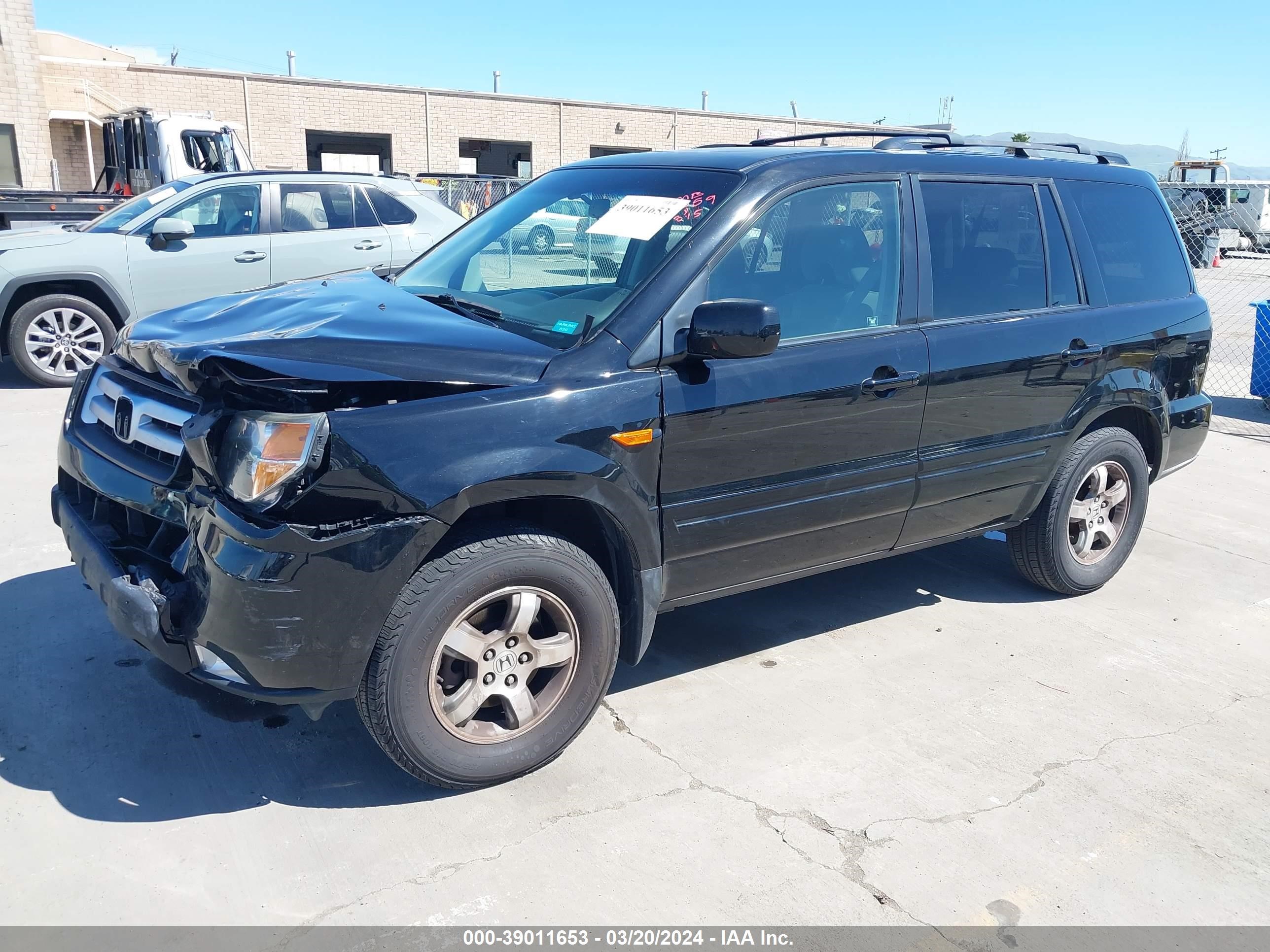 Photo 1 VIN: 5FNYF28358B026618 - HONDA PILOT 