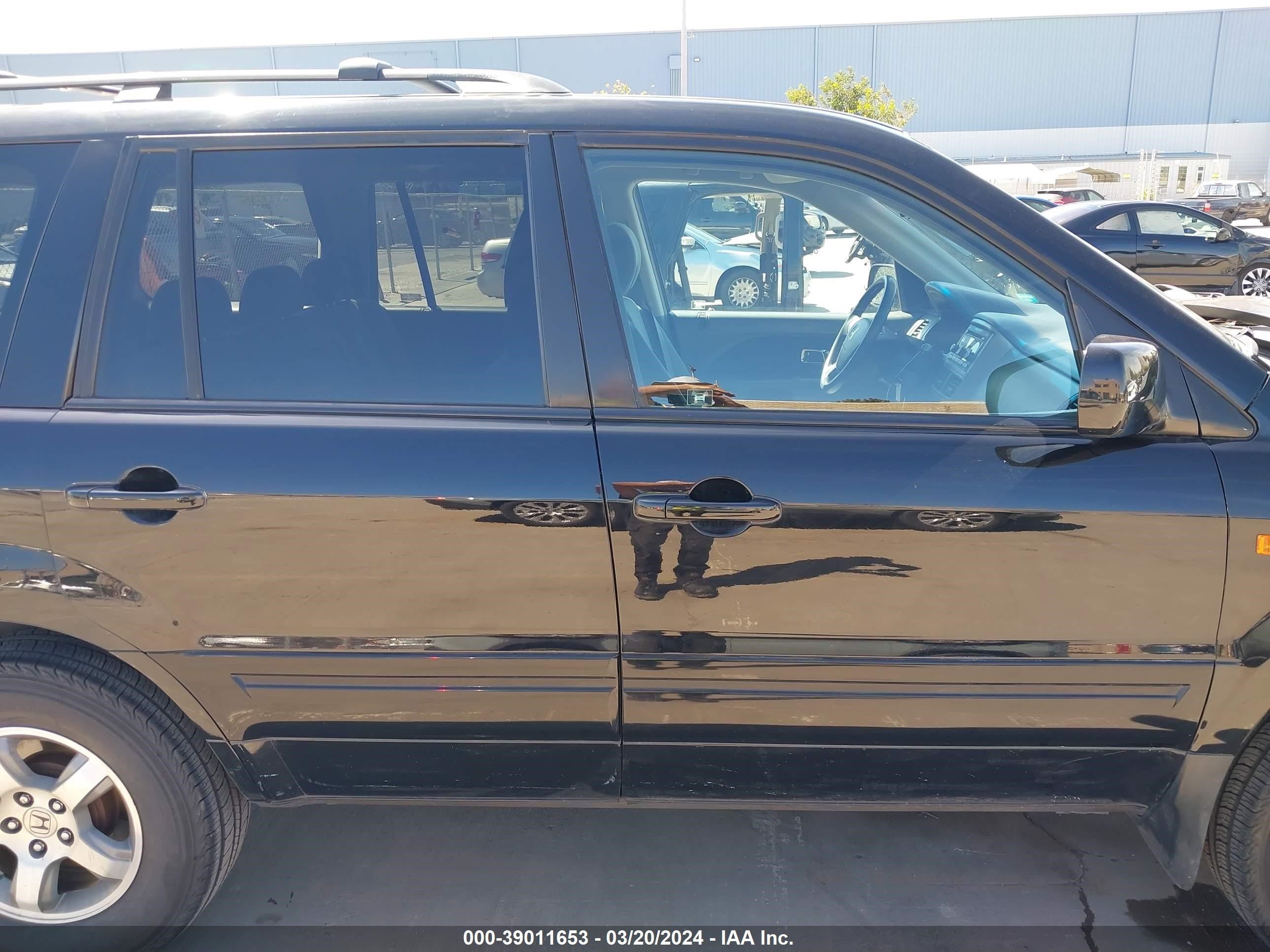 Photo 12 VIN: 5FNYF28358B026618 - HONDA PILOT 