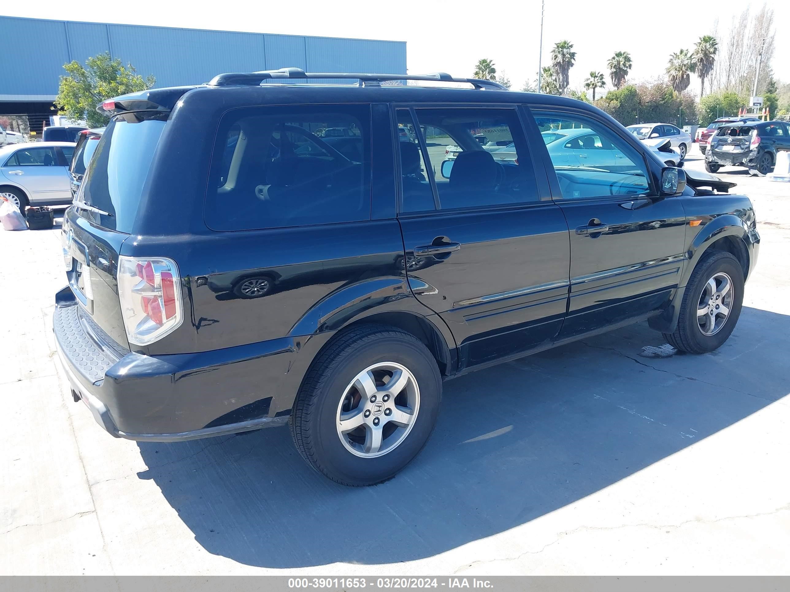 Photo 3 VIN: 5FNYF28358B026618 - HONDA PILOT 