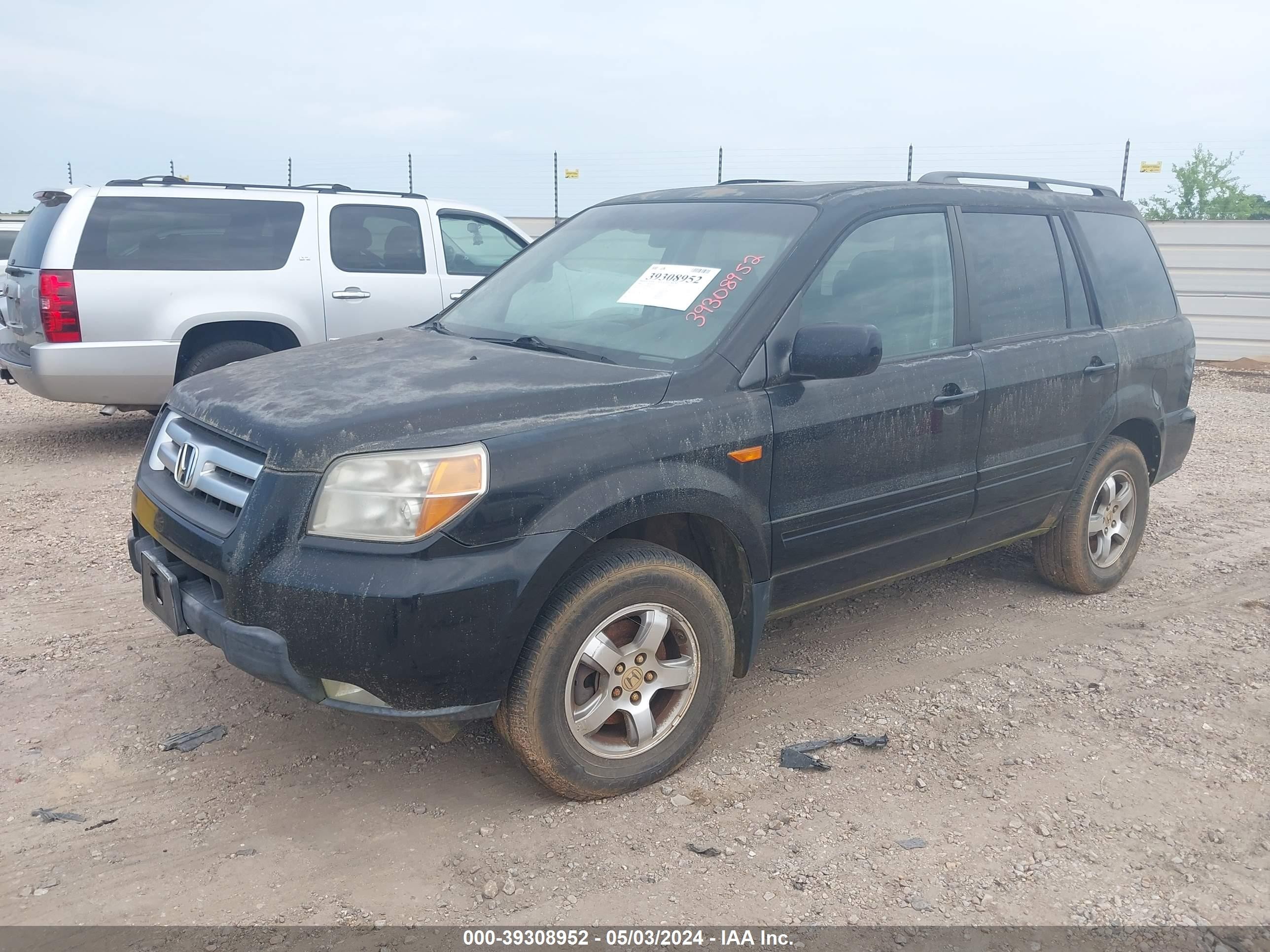 Photo 1 VIN: 5FNYF28398B002533 - HONDA PILOT 