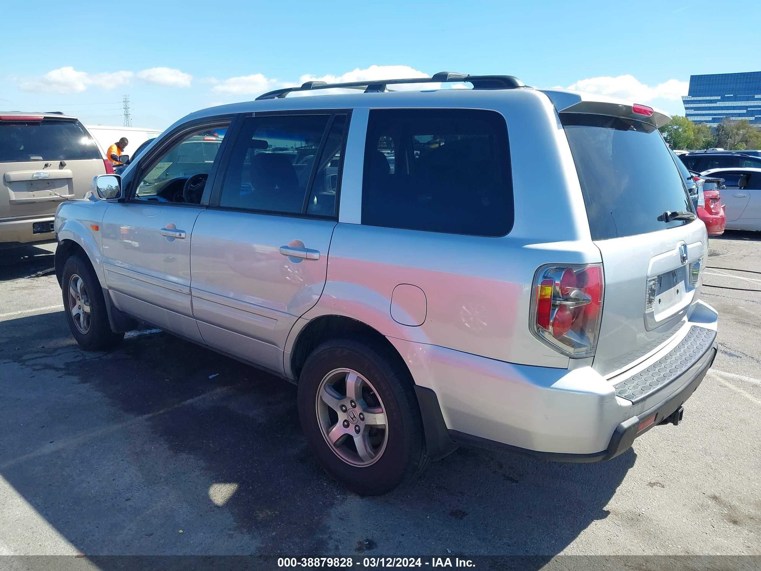 Photo 2 VIN: 5FNYF28407B001889 - HONDA PILOT 