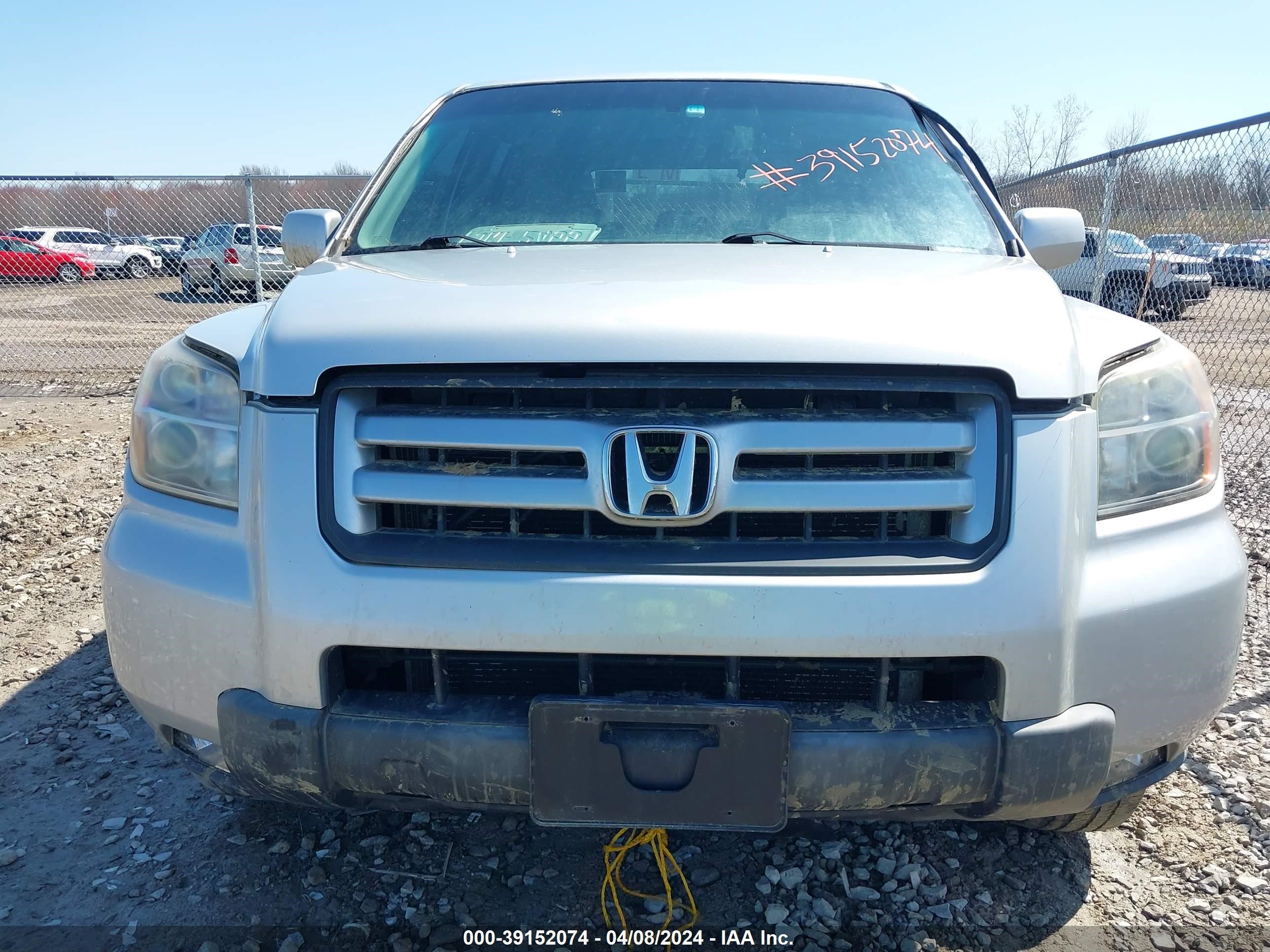 Photo 10 VIN: 5FNYF28448B017496 - HONDA PILOT 