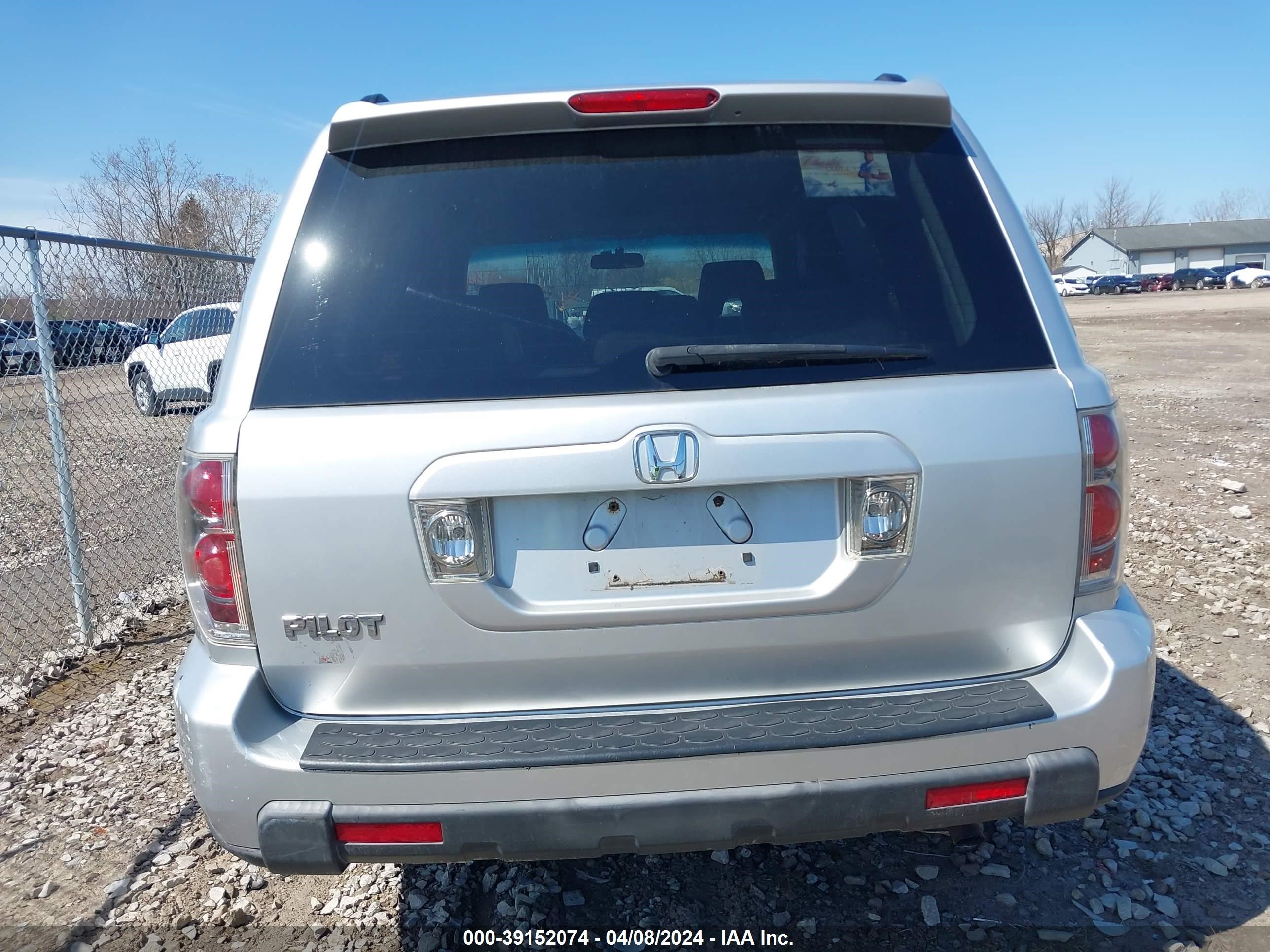 Photo 14 VIN: 5FNYF28448B017496 - HONDA PILOT 