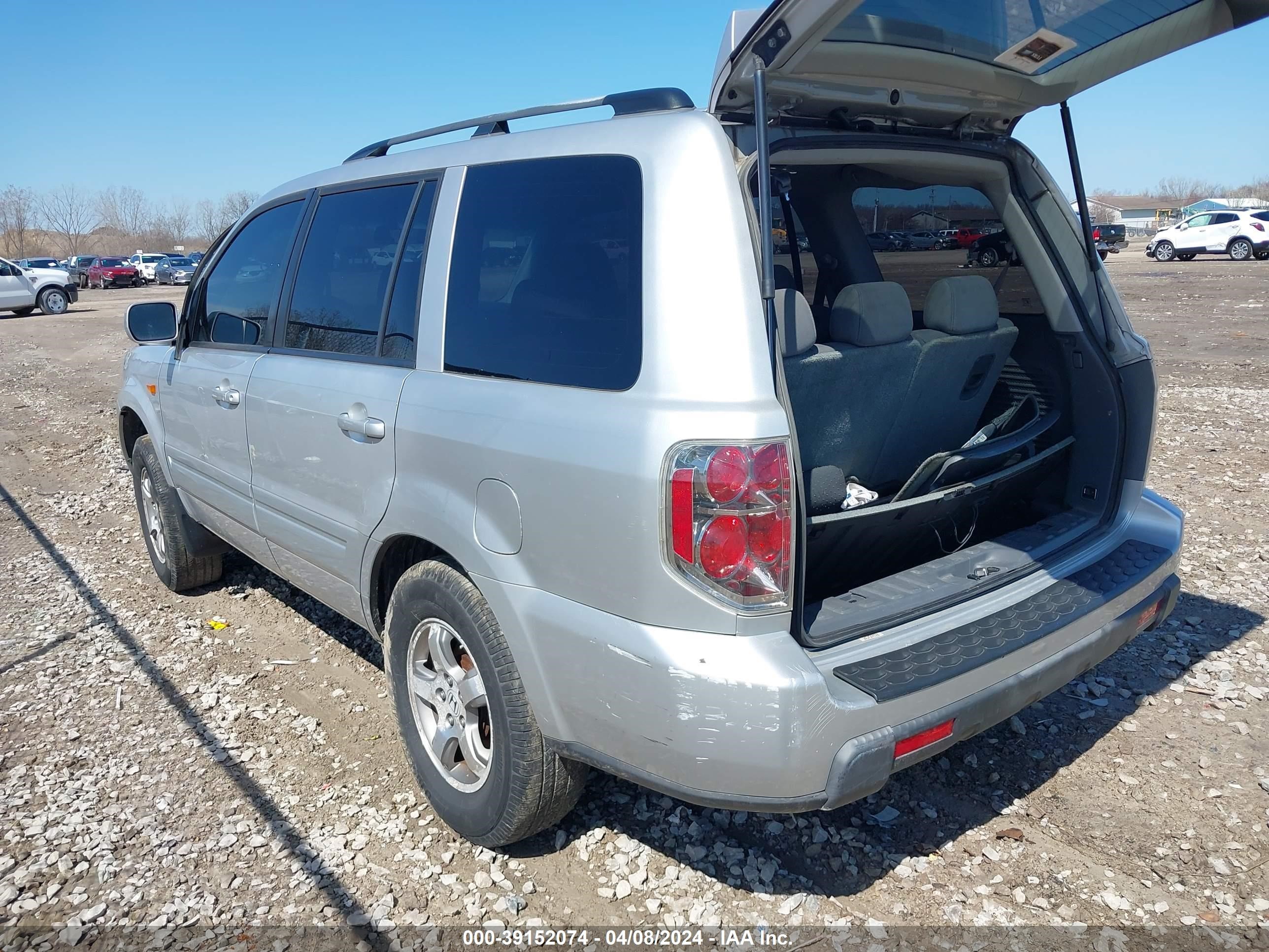 Photo 2 VIN: 5FNYF28448B017496 - HONDA PILOT 