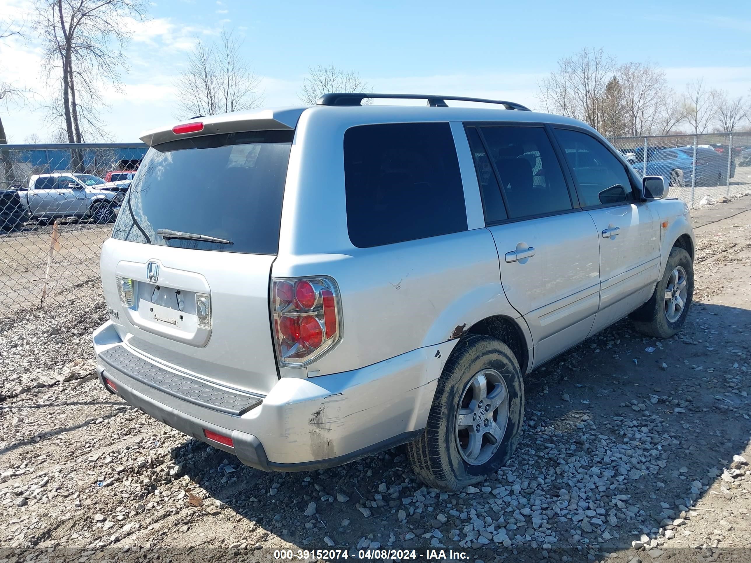 Photo 3 VIN: 5FNYF28448B017496 - HONDA PILOT 