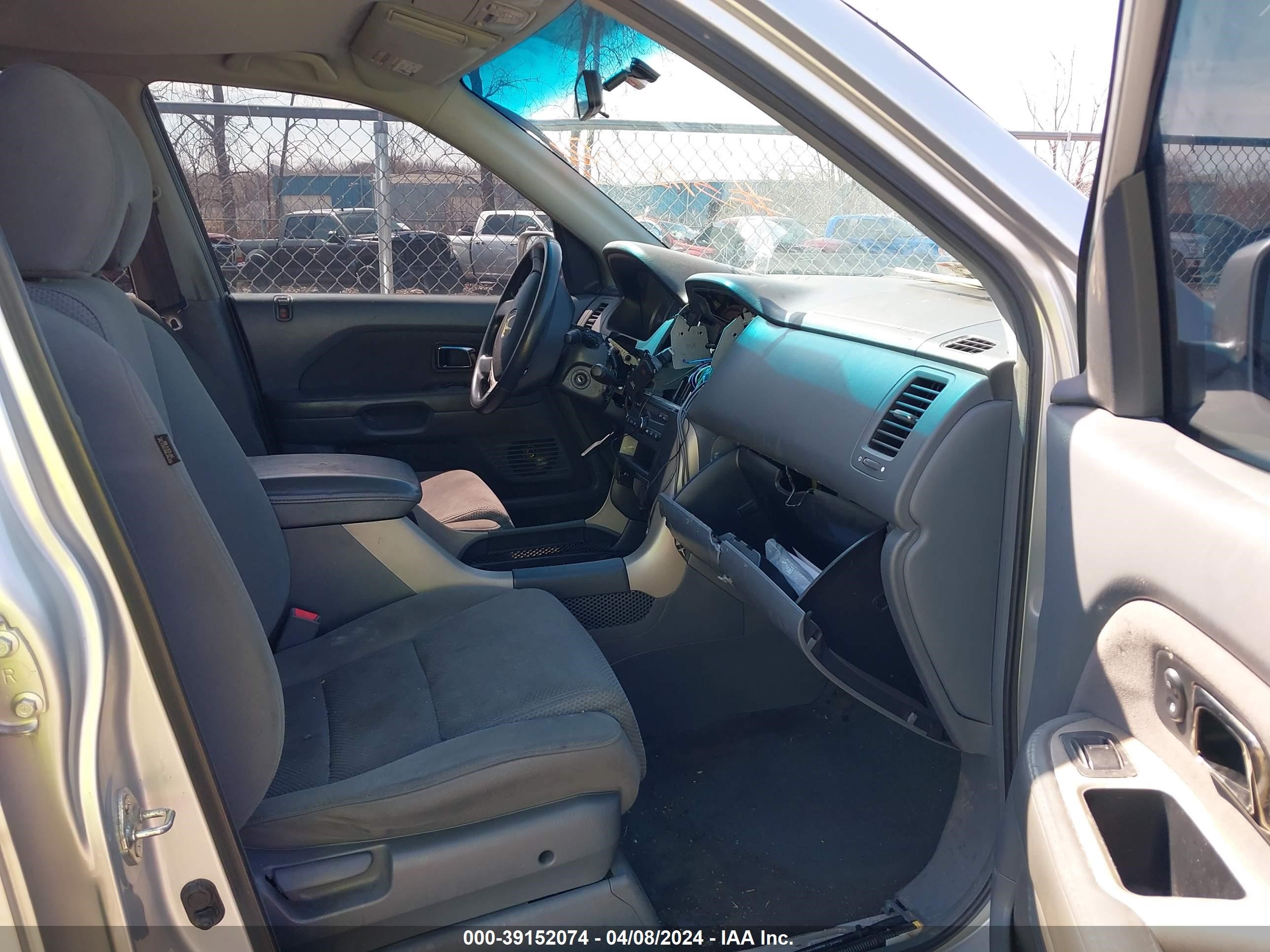 Photo 4 VIN: 5FNYF28448B017496 - HONDA PILOT 