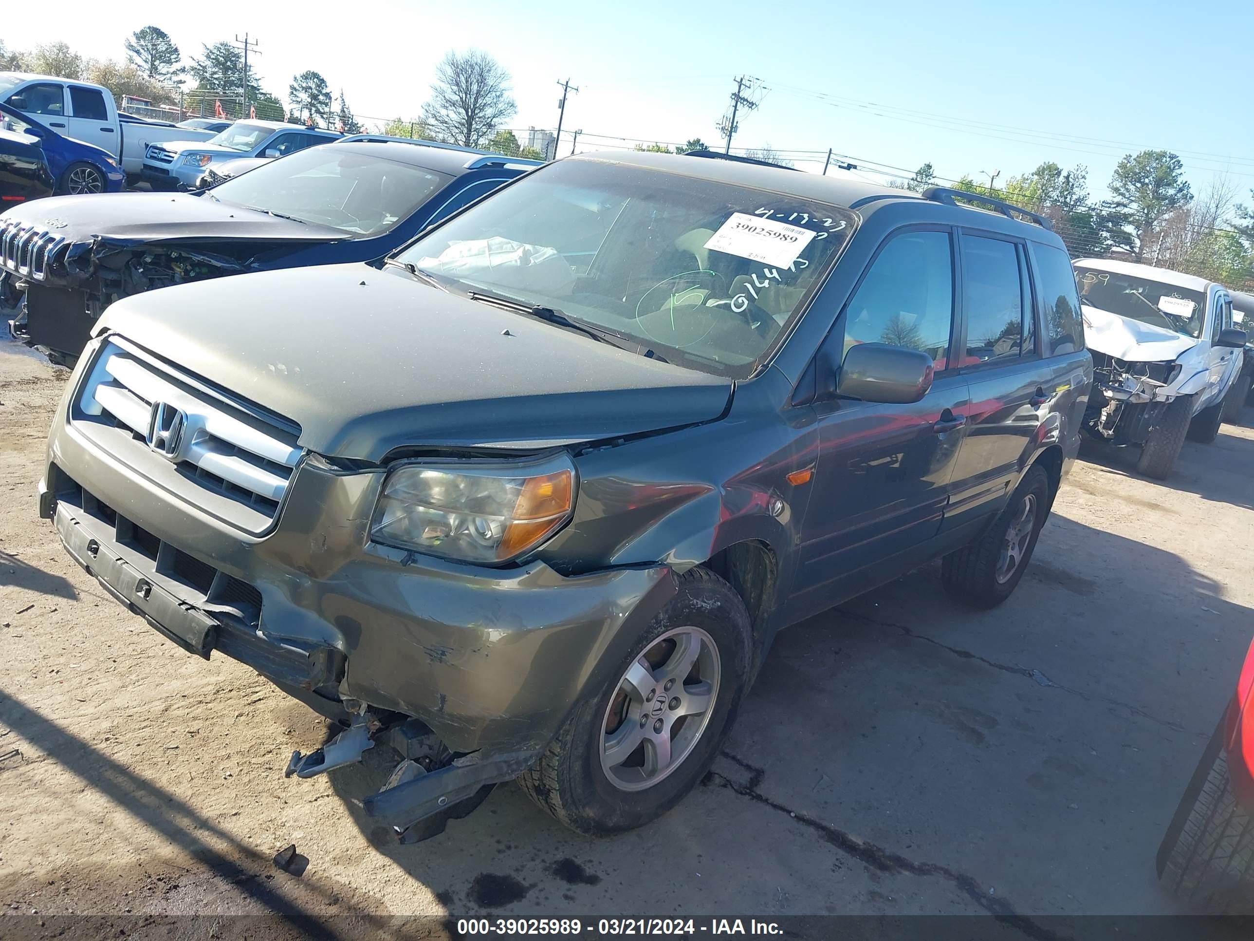 Photo 1 VIN: 5FNYF28488B016495 - HONDA PILOT 