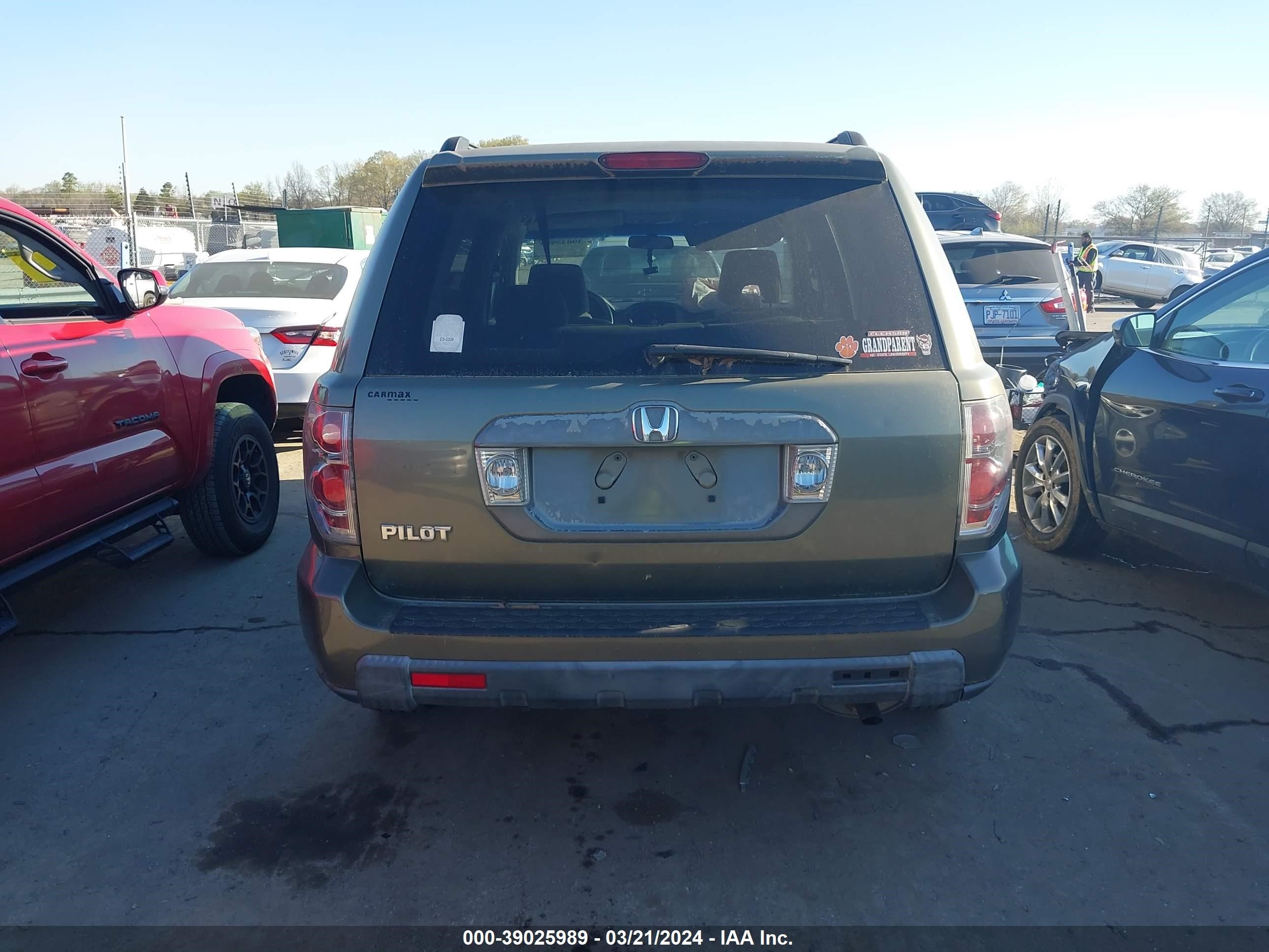 Photo 16 VIN: 5FNYF28488B016495 - HONDA PILOT 