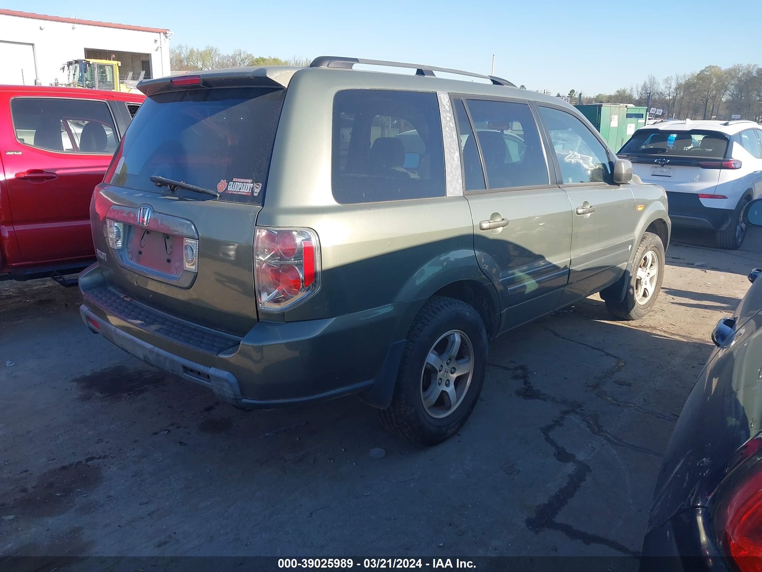 Photo 3 VIN: 5FNYF28488B016495 - HONDA PILOT 