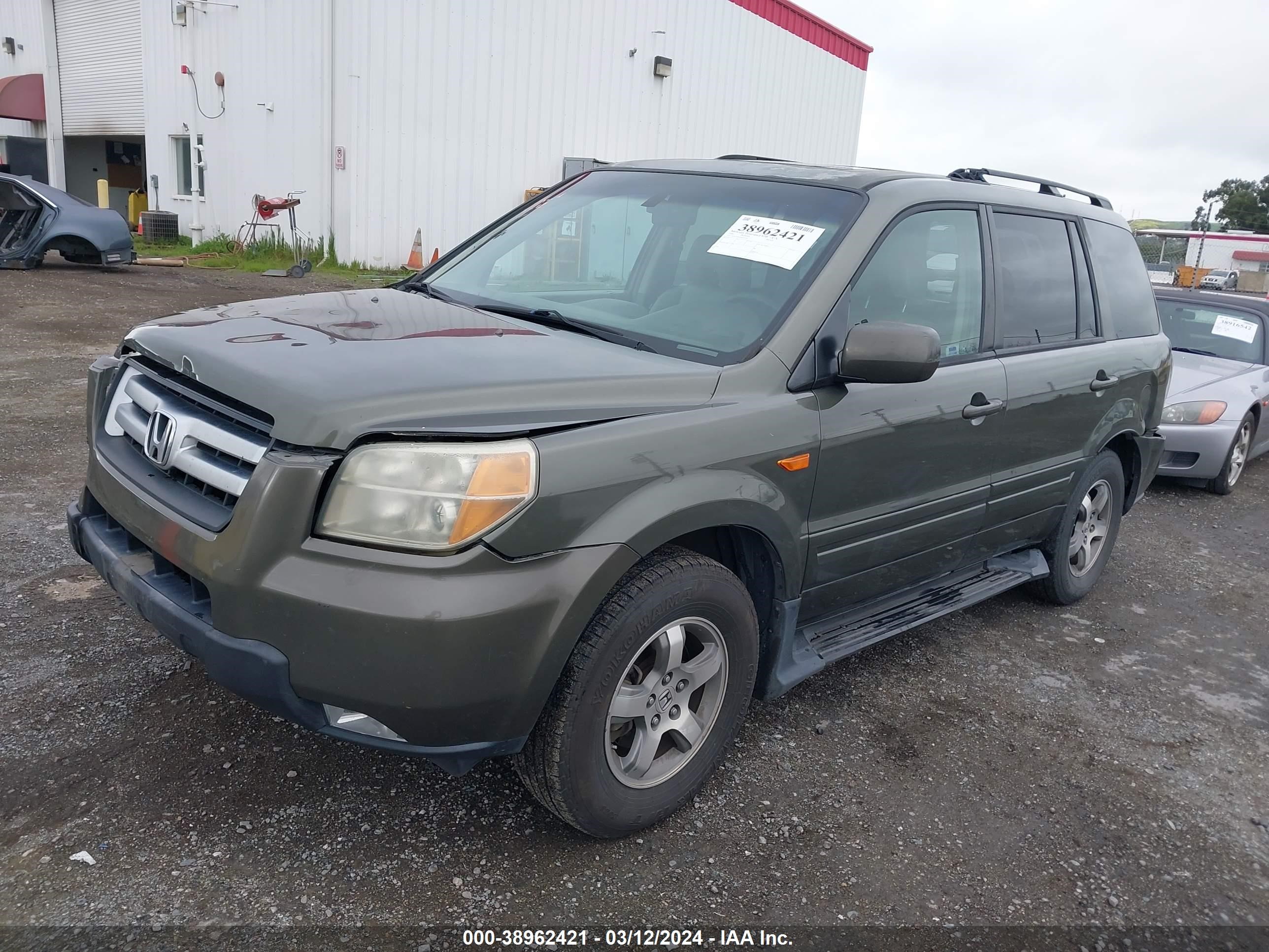 Photo 1 VIN: 5FNYF28516B010382 - HONDA PILOT 