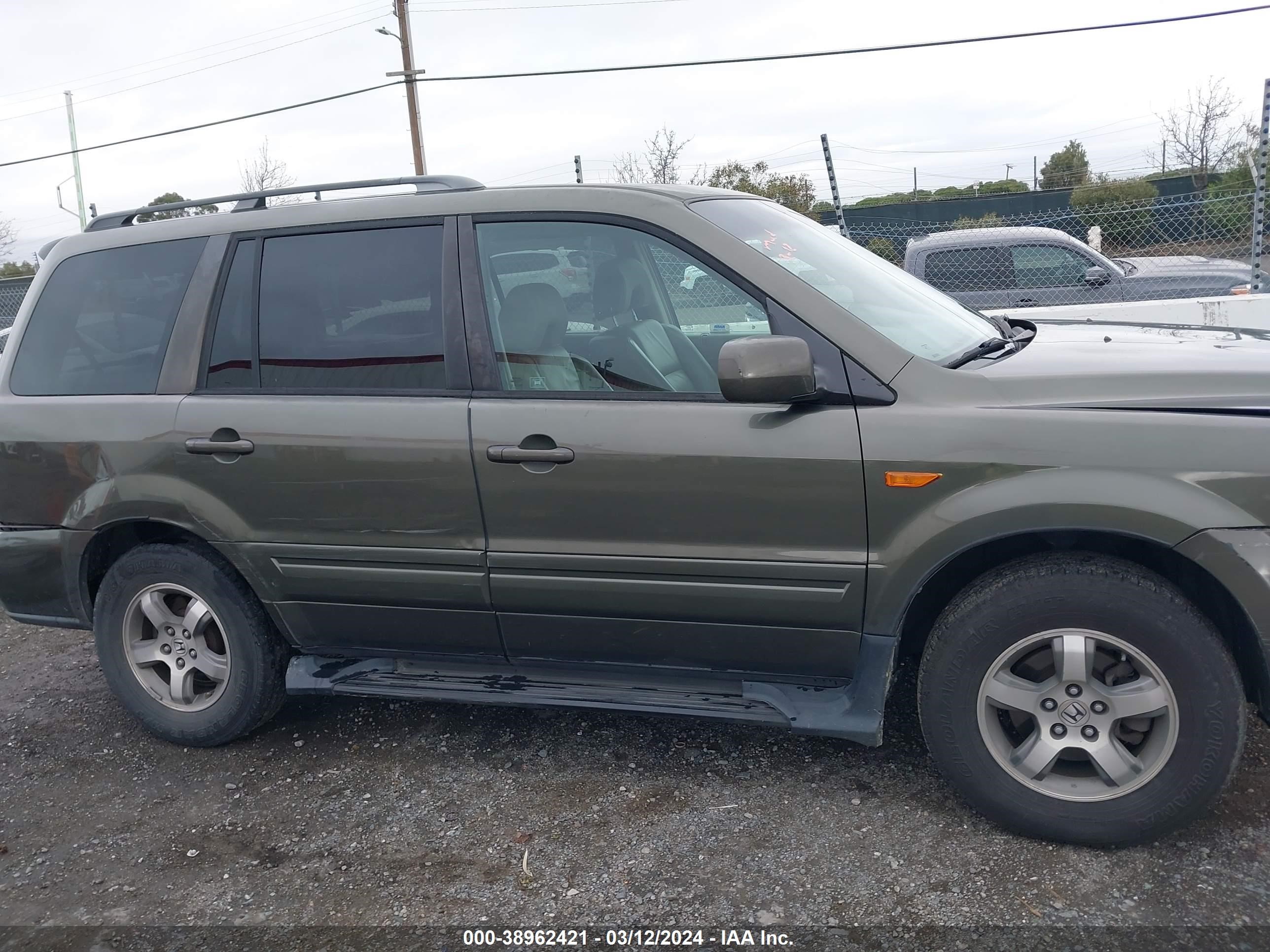 Photo 12 VIN: 5FNYF28516B010382 - HONDA PILOT 