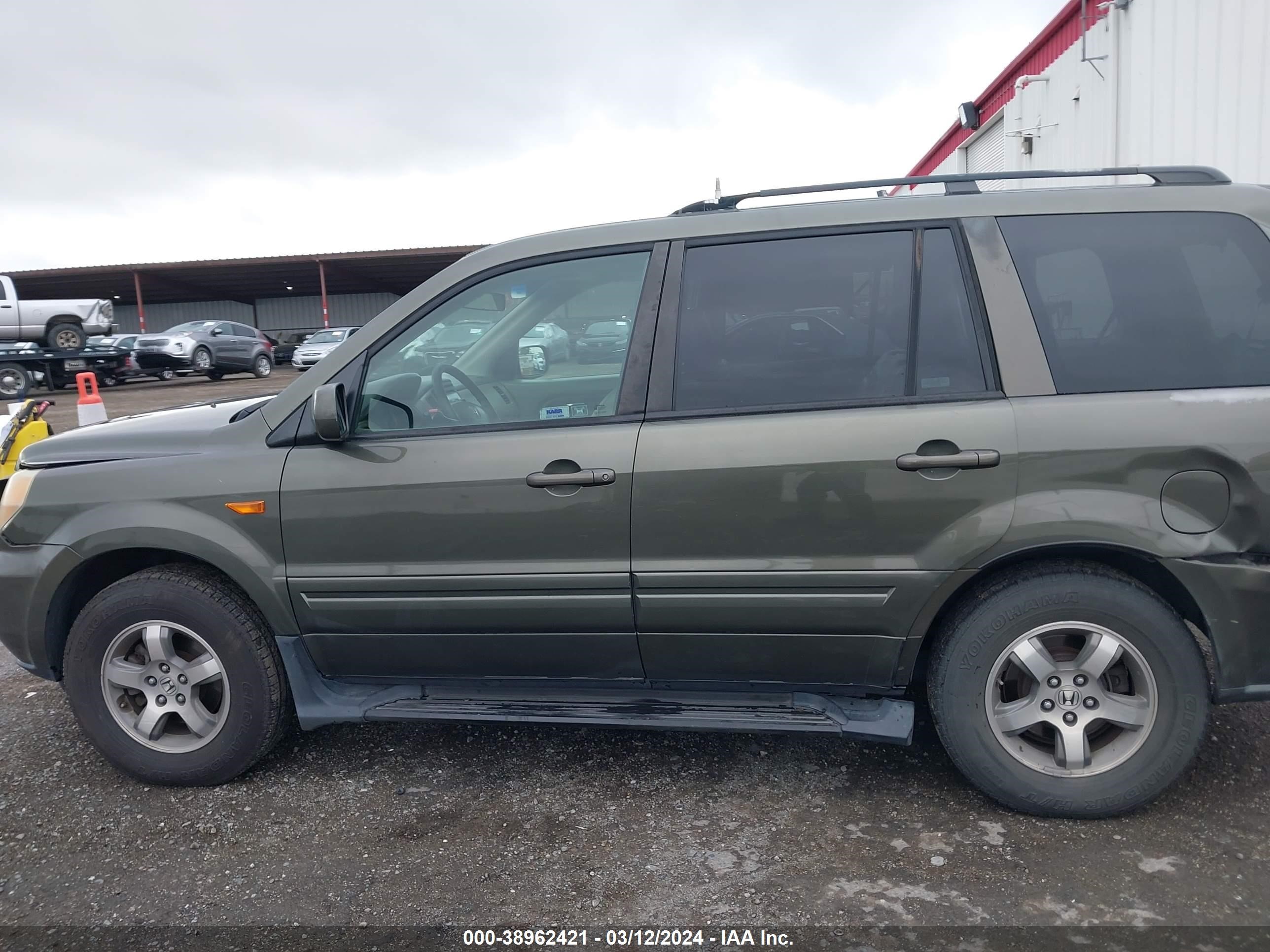 Photo 13 VIN: 5FNYF28516B010382 - HONDA PILOT 