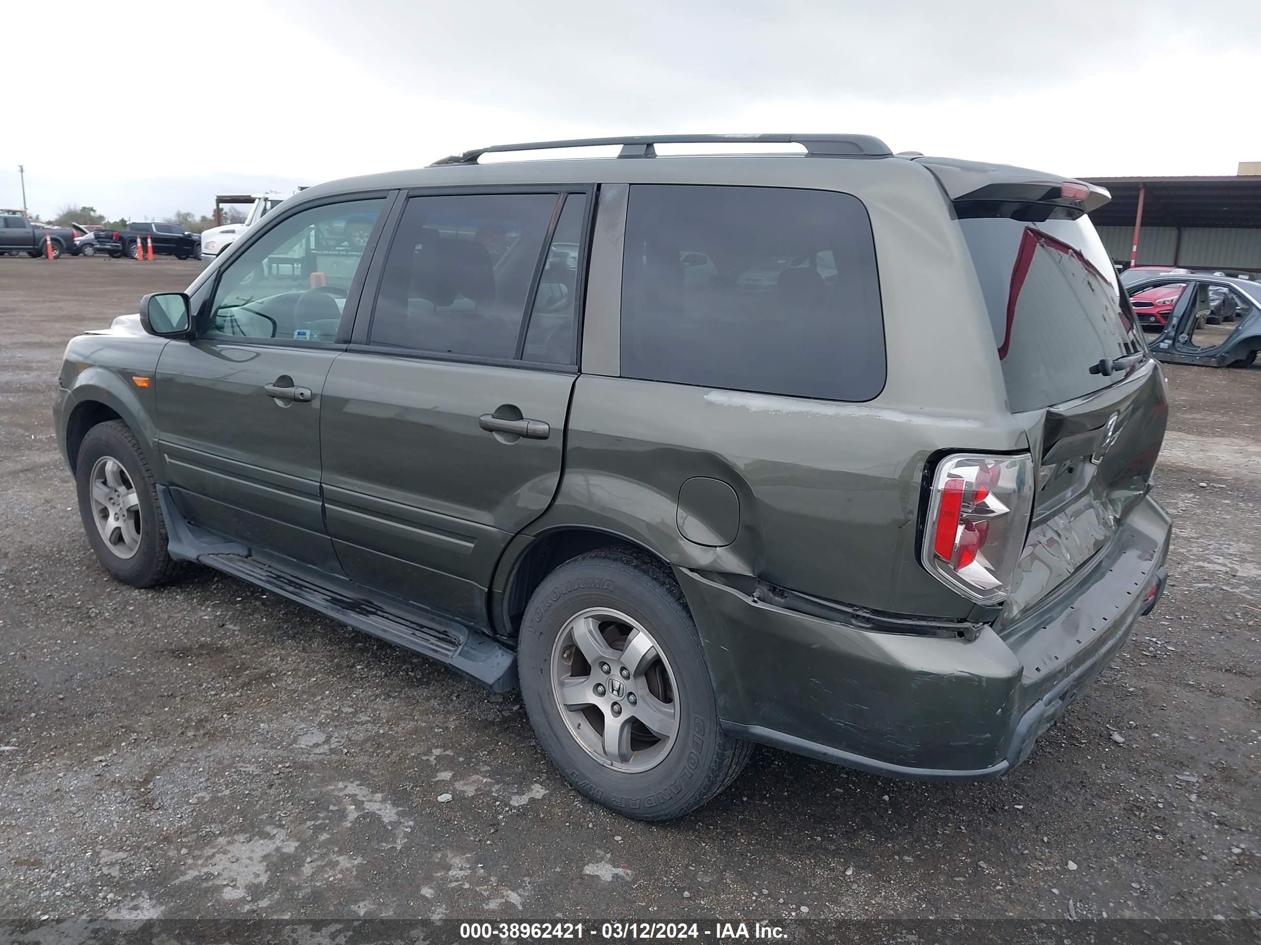 Photo 2 VIN: 5FNYF28516B010382 - HONDA PILOT 