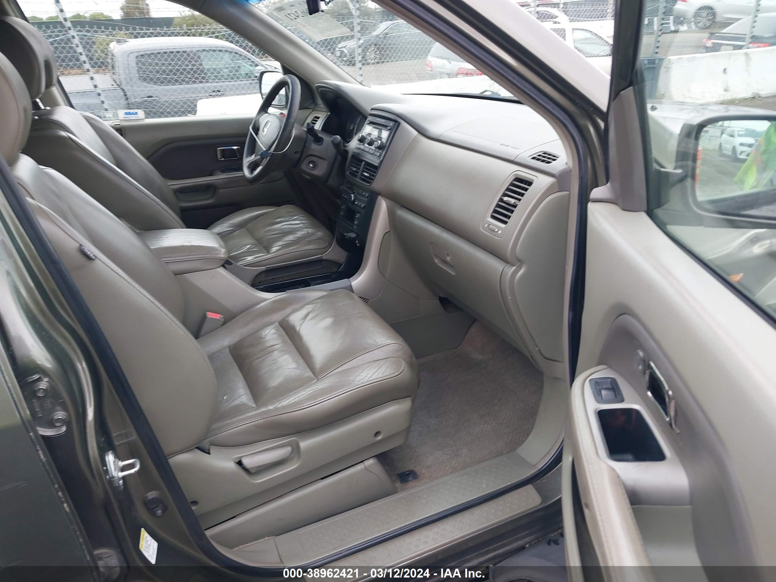 Photo 4 VIN: 5FNYF28516B010382 - HONDA PILOT 