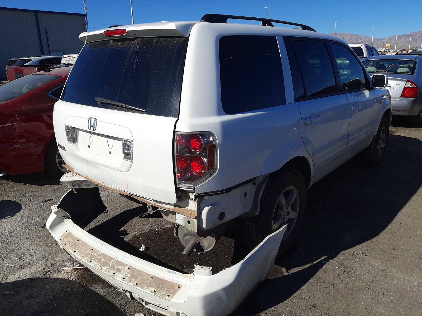 Photo 3 VIN: 5FNYF28518B010000 - HONDA PILOT EXL 