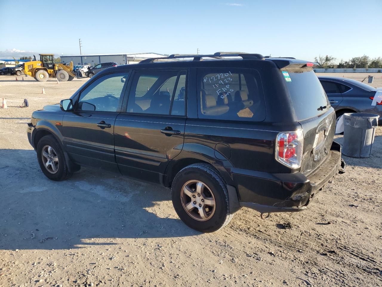 Photo 1 VIN: 5FNYF28518B014144 - HONDA PILOT 