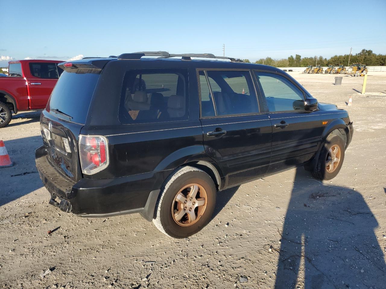 Photo 2 VIN: 5FNYF28518B014144 - HONDA PILOT 