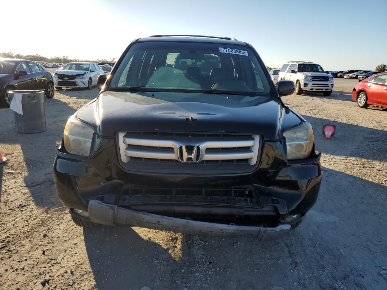 Photo 4 VIN: 5FNYF28518B014144 - HONDA PILOT 