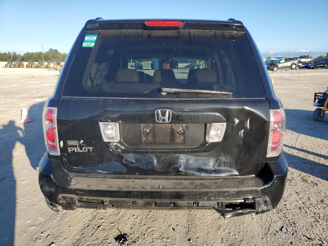 Photo 5 VIN: 5FNYF28518B014144 - HONDA PILOT 