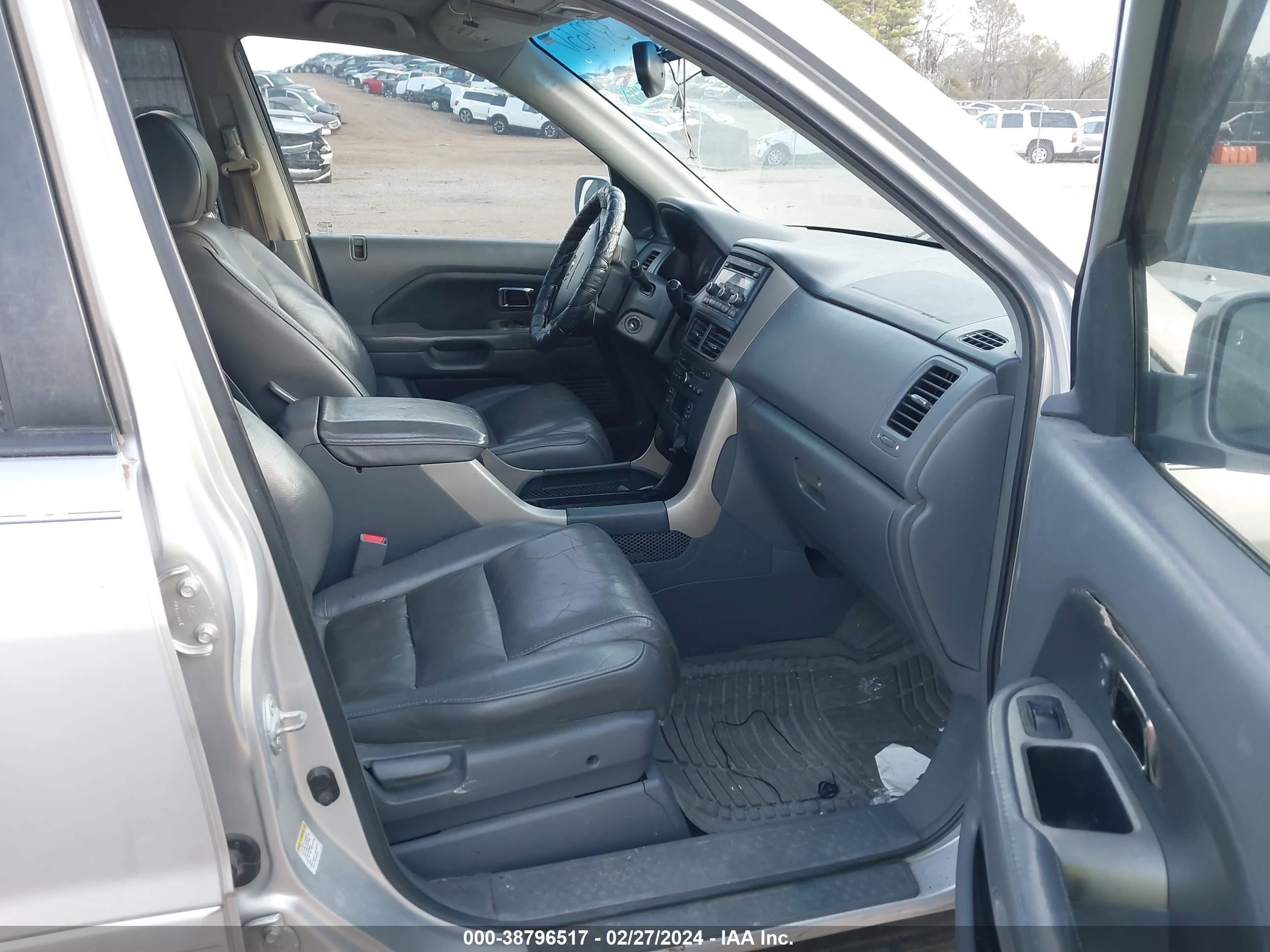 Photo 4 VIN: 5FNYF28527B007346 - HONDA PILOT 