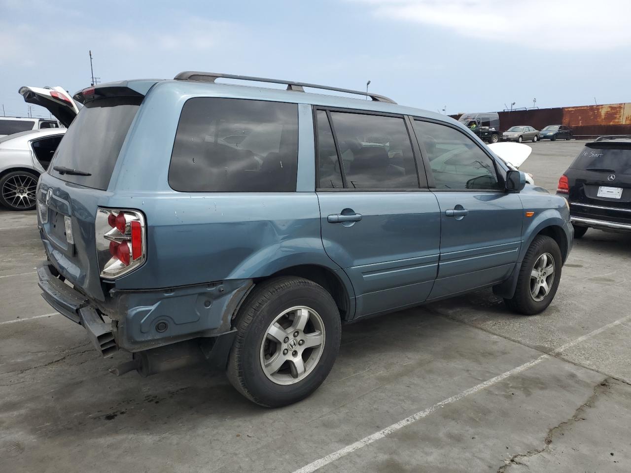 Photo 2 VIN: 5FNYF28556B024575 - HONDA PILOT 