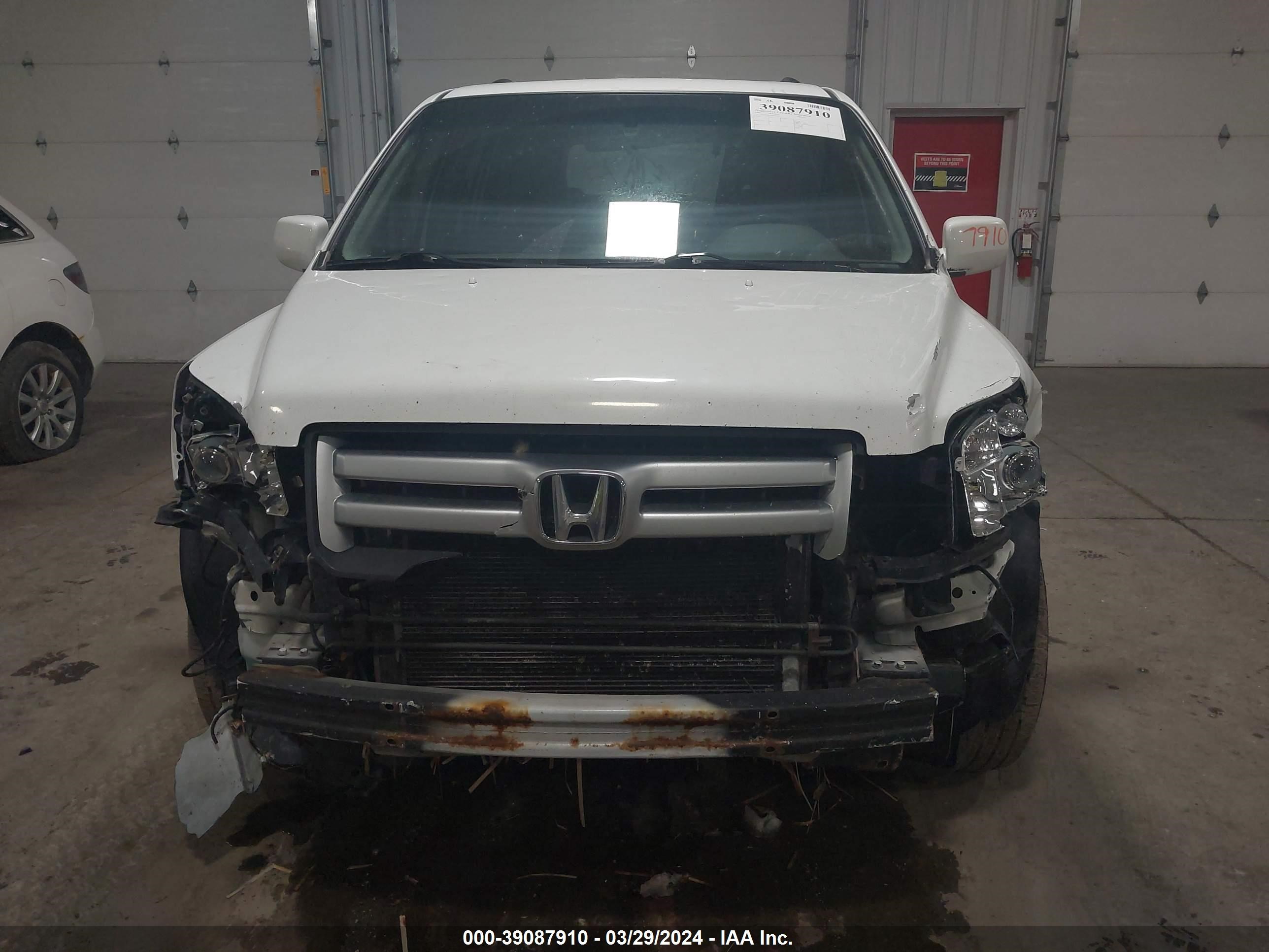 Photo 11 VIN: 5FNYF28556B034622 - HONDA PILOT 