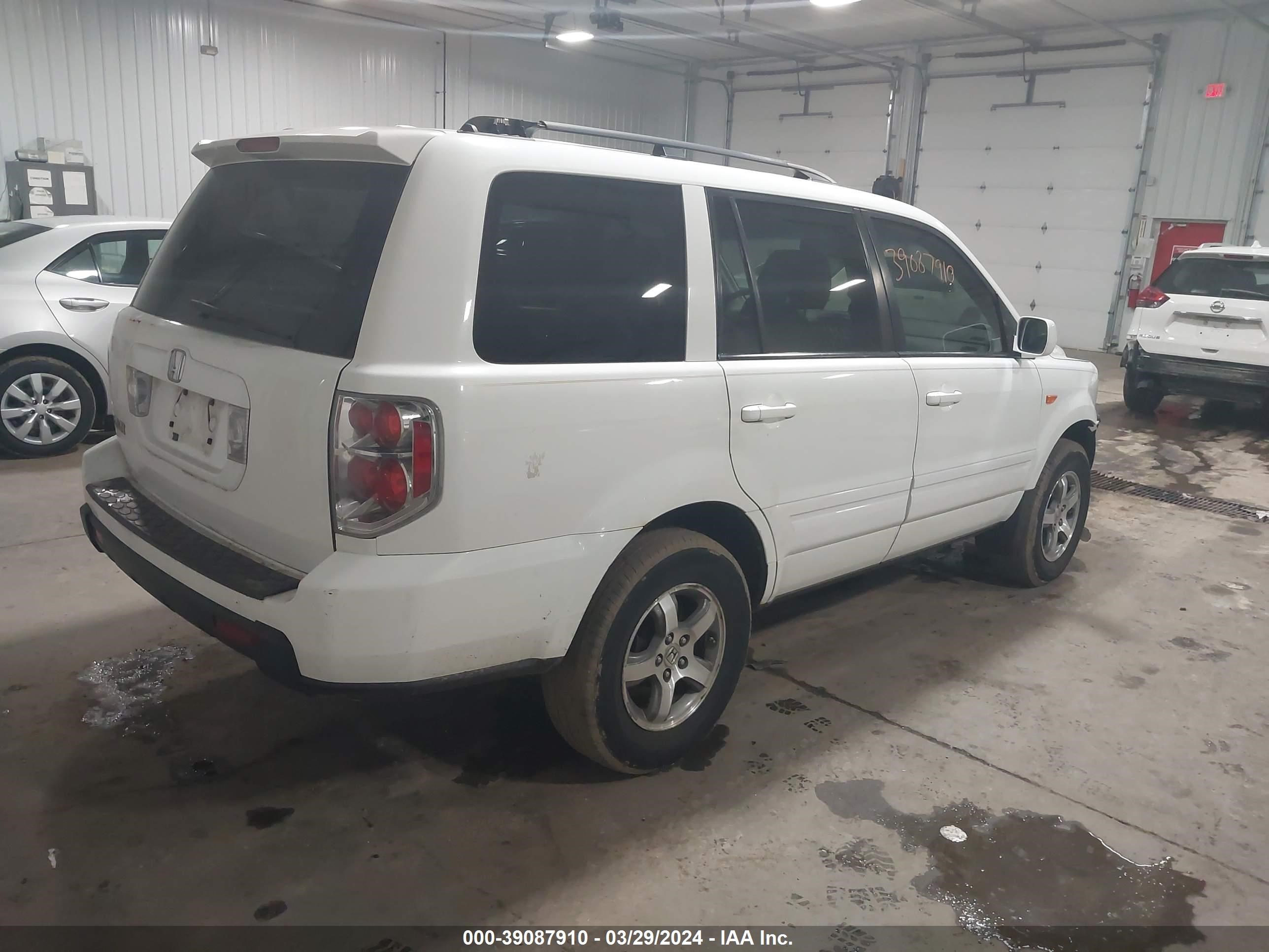 Photo 3 VIN: 5FNYF28556B034622 - HONDA PILOT 