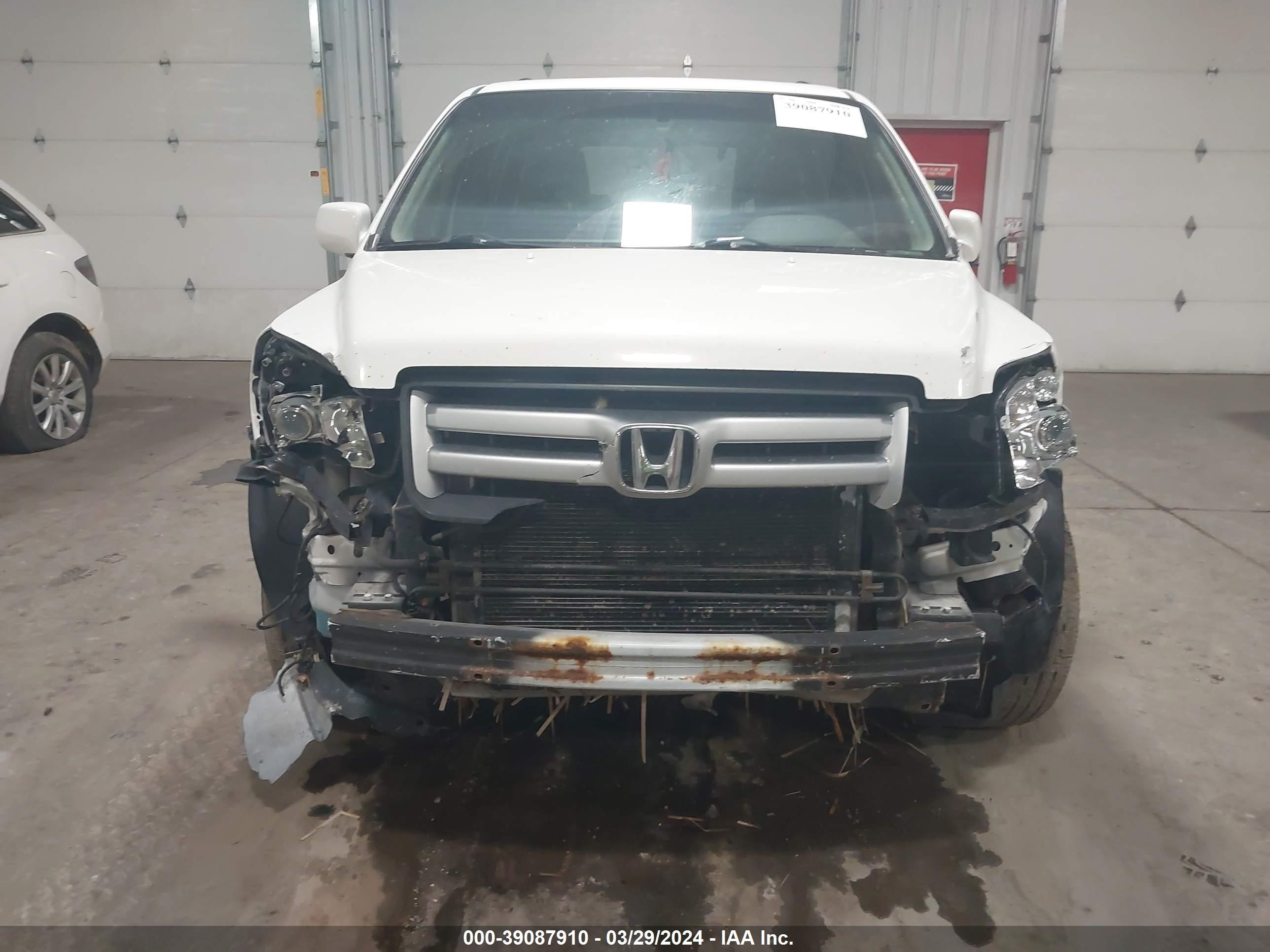 Photo 5 VIN: 5FNYF28556B034622 - HONDA PILOT 