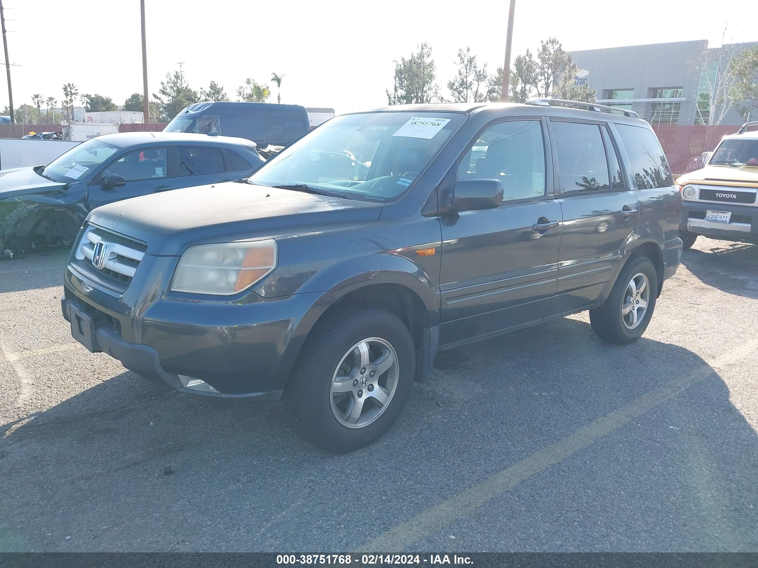 Photo 1 VIN: 5FNYF28556B040047 - HONDA PILOT 