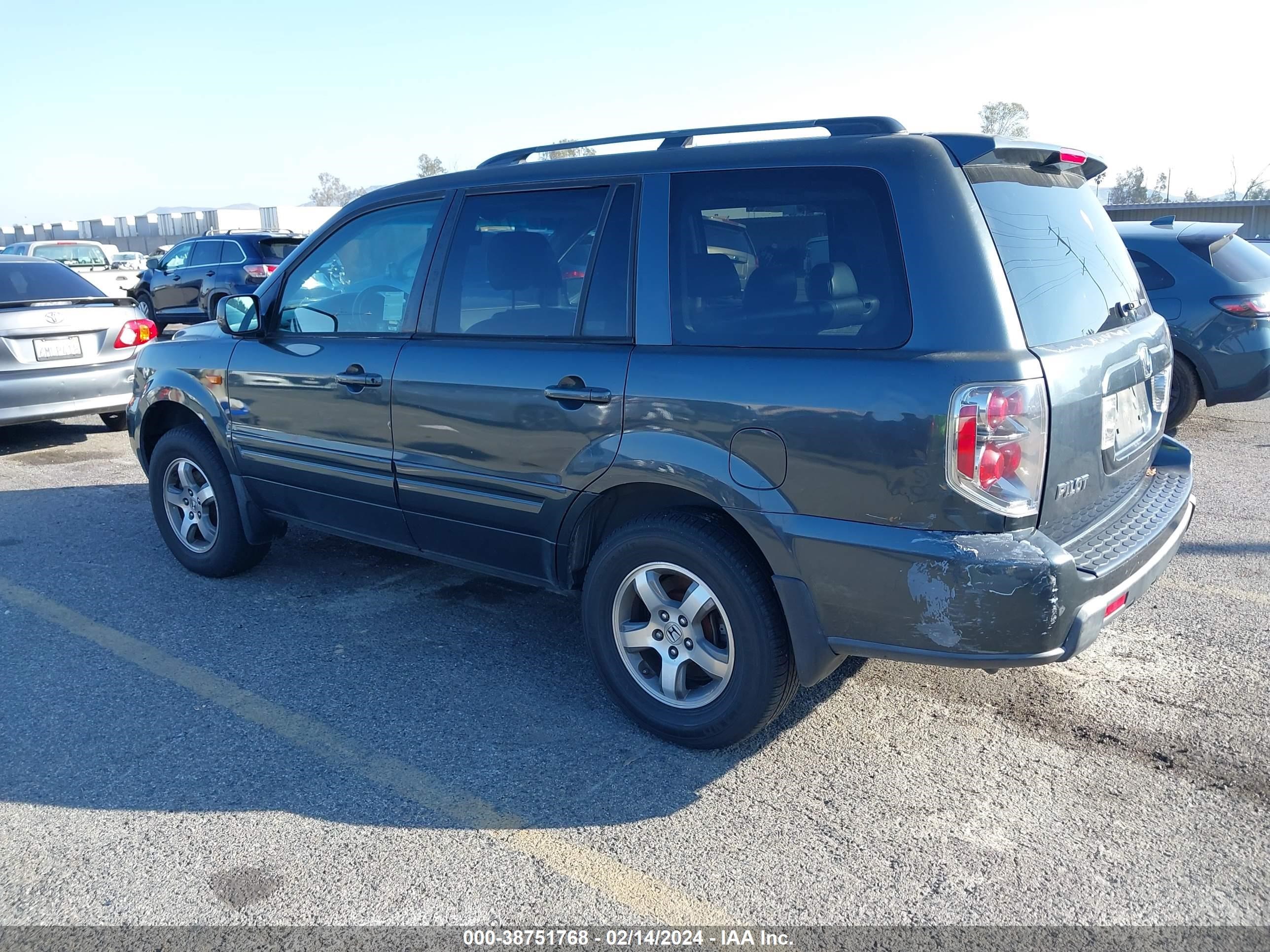 Photo 2 VIN: 5FNYF28556B040047 - HONDA PILOT 