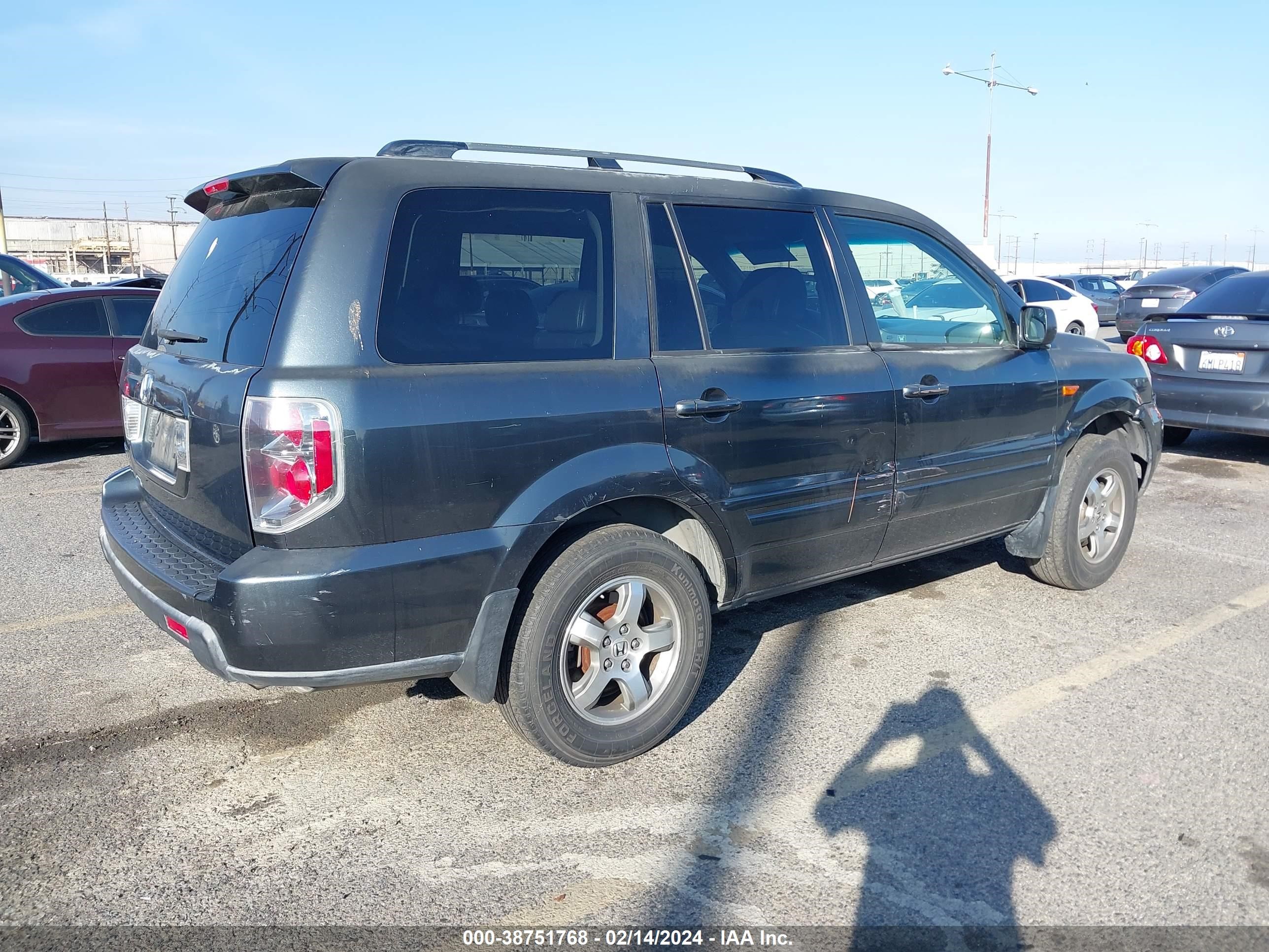 Photo 3 VIN: 5FNYF28556B040047 - HONDA PILOT 