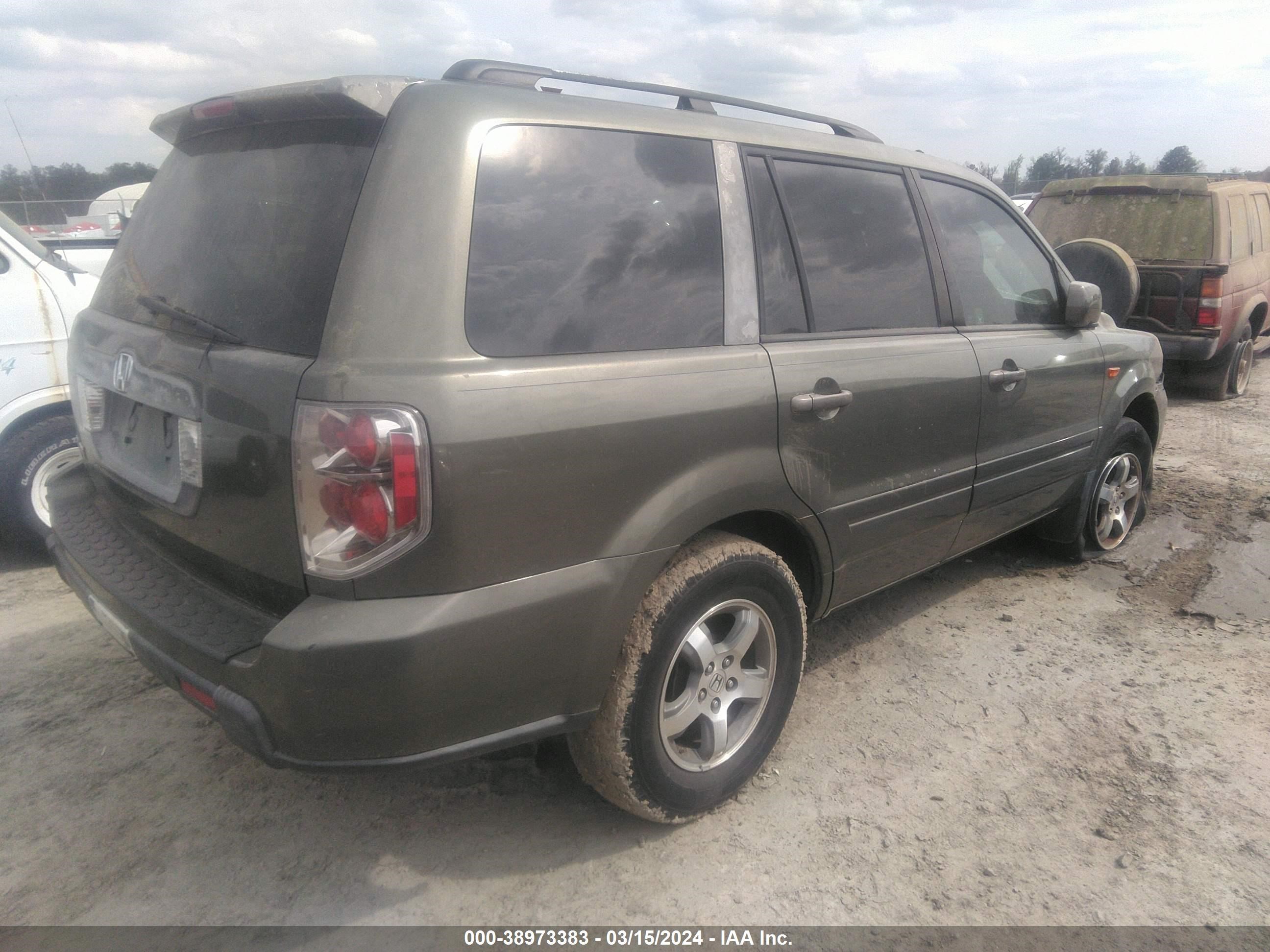 Photo 3 VIN: 5FNYF28557B032130 - HONDA PILOT 