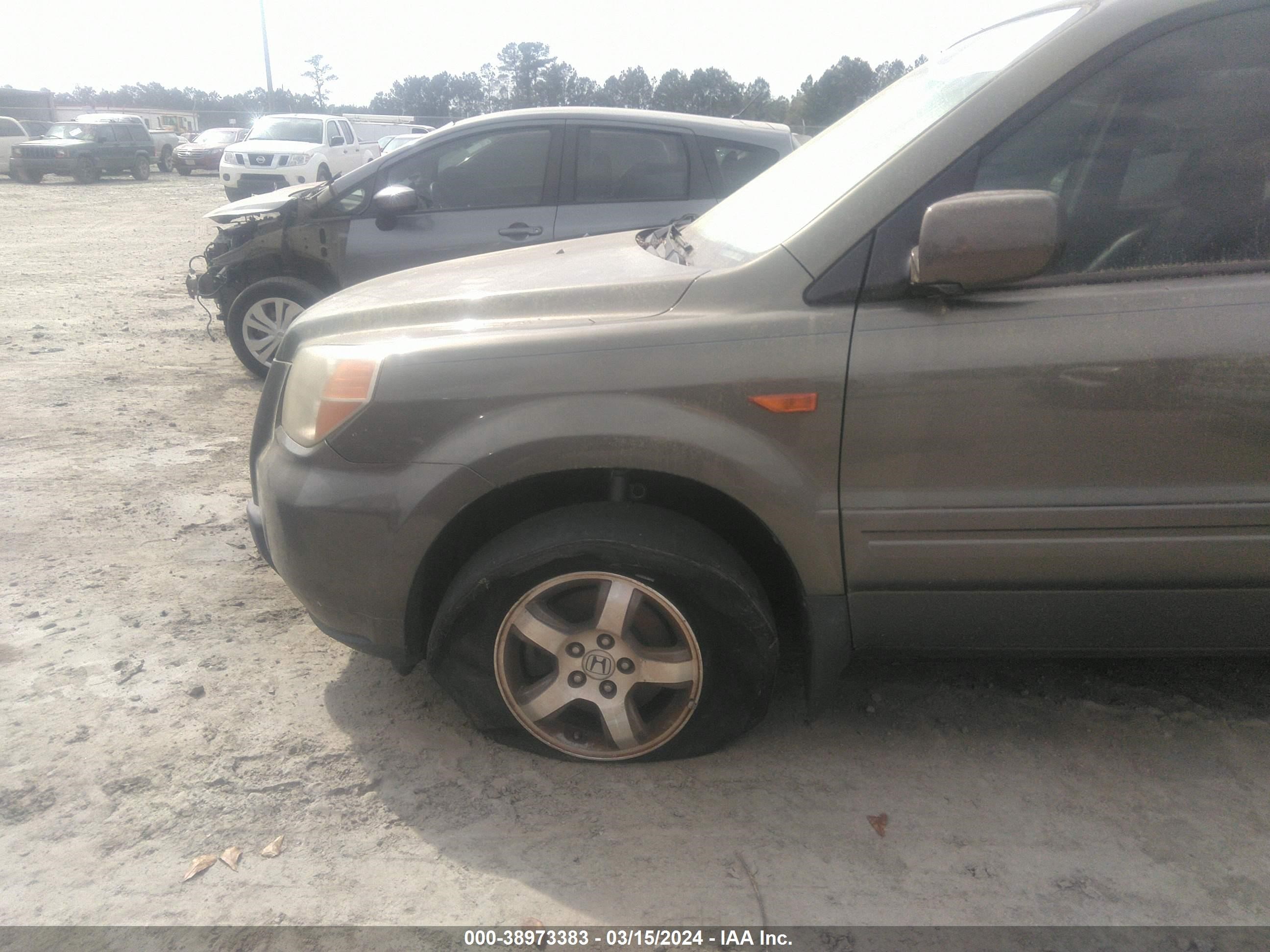 Photo 5 VIN: 5FNYF28557B032130 - HONDA PILOT 