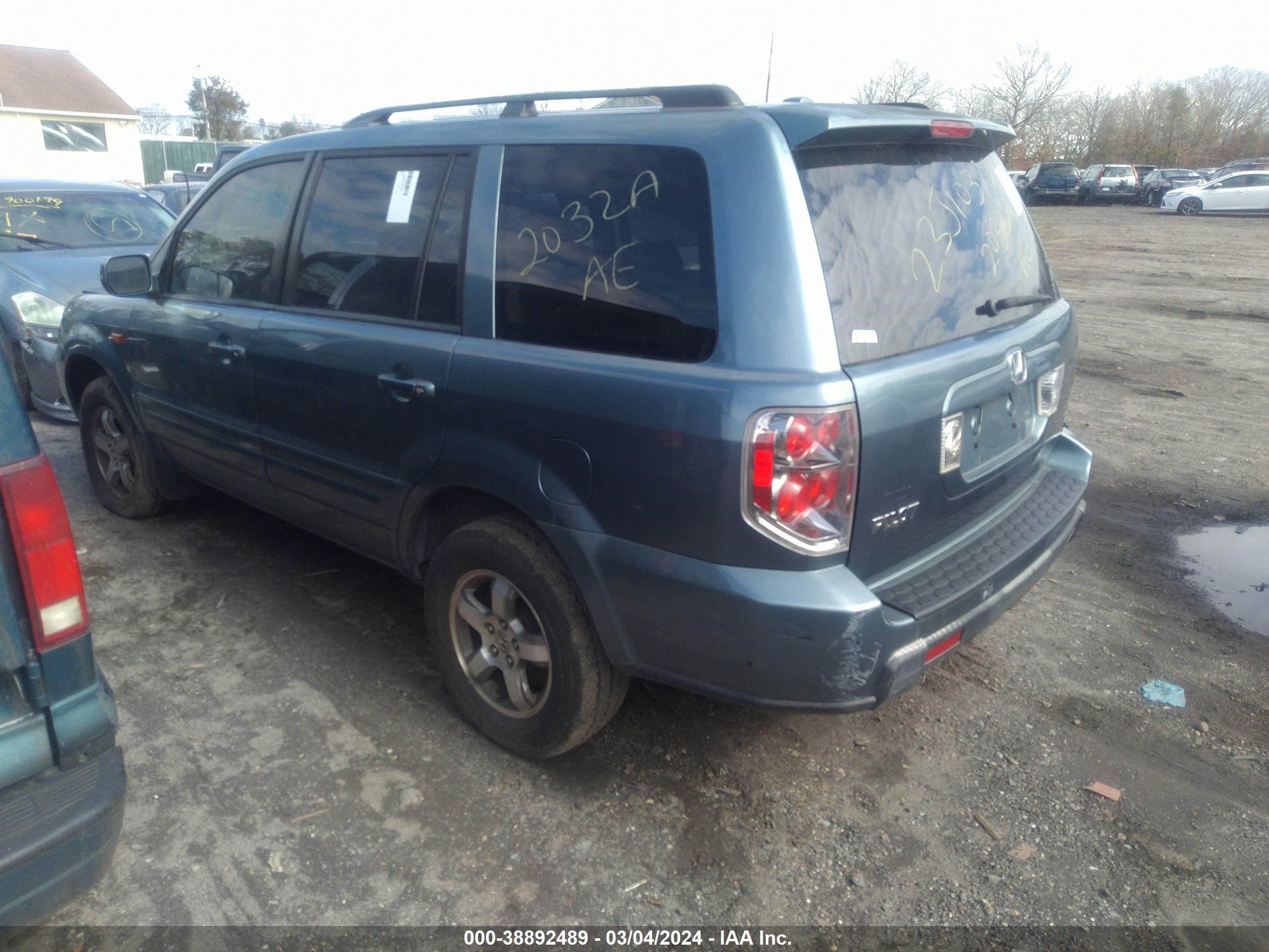 Photo 2 VIN: 5FNYF28566B022995 - HONDA PILOT 