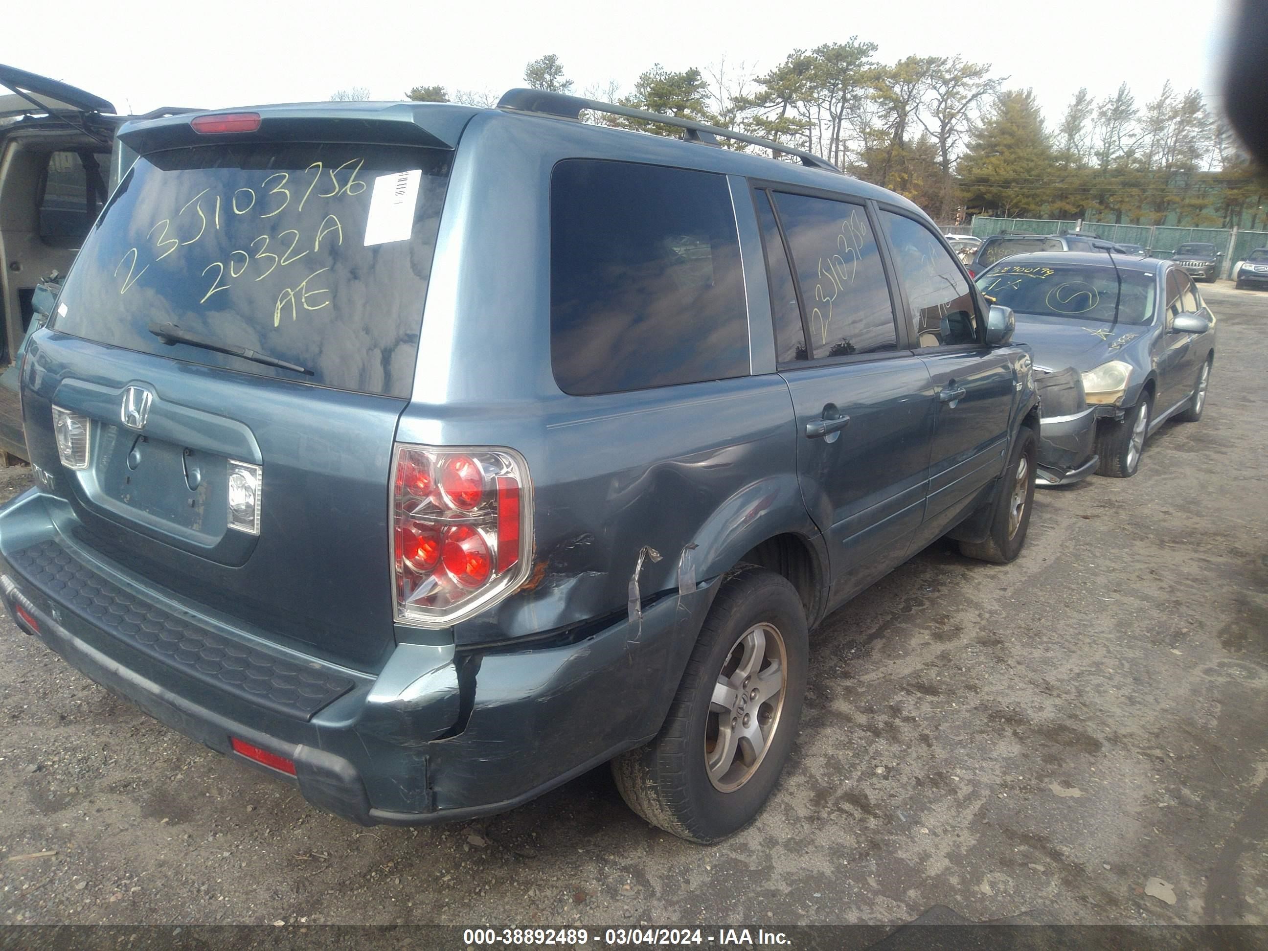 Photo 3 VIN: 5FNYF28566B022995 - HONDA PILOT 