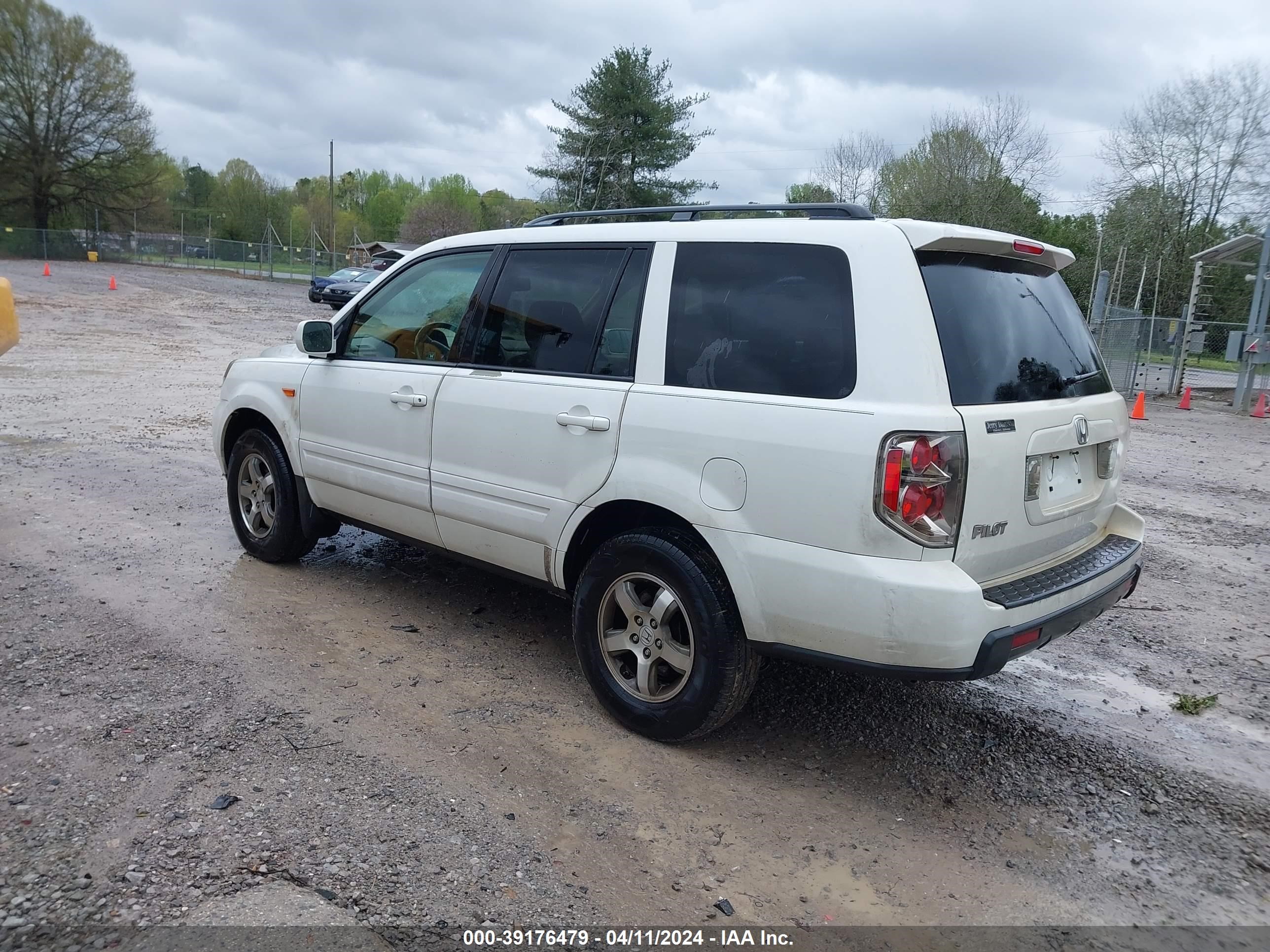 Photo 2 VIN: 5FNYF285X7B004209 - HONDA PILOT 